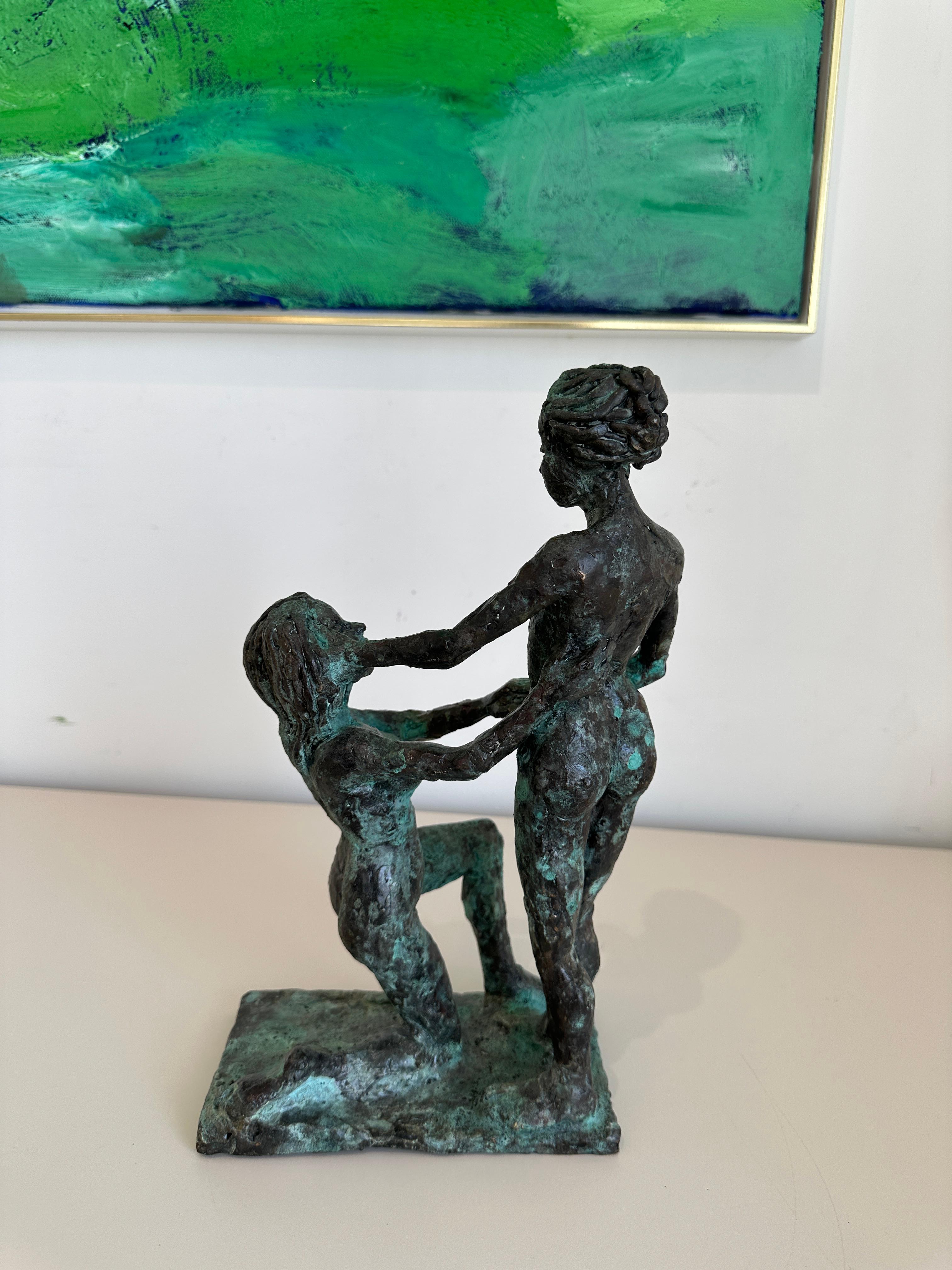 Amor es Amor de Helle Crawford, Escultura figurativa de bronce en venta 4