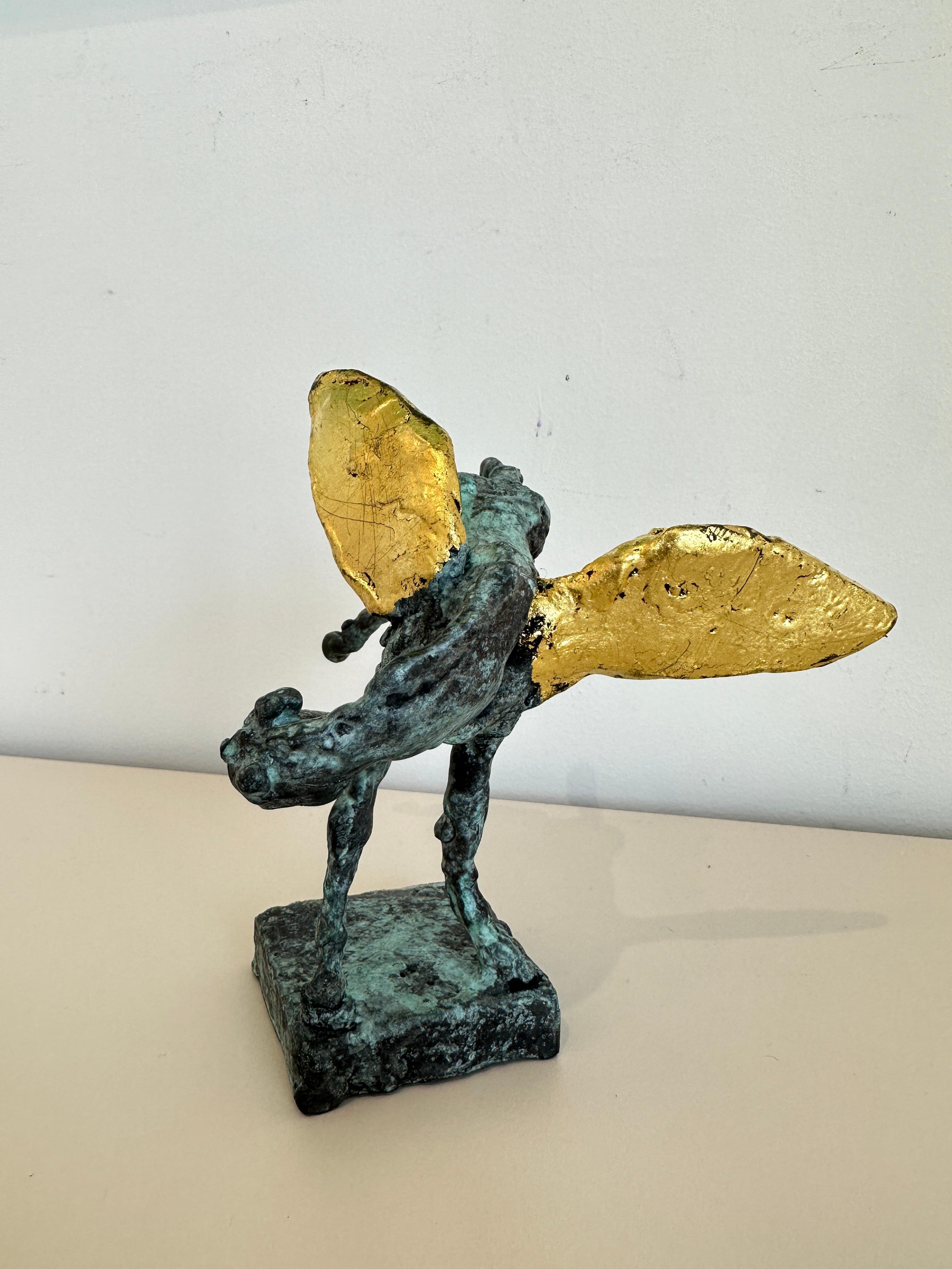 Pegaso che scalcia di Helle Crawford, scultura di cavallo in bronzo dorato in vendita 5