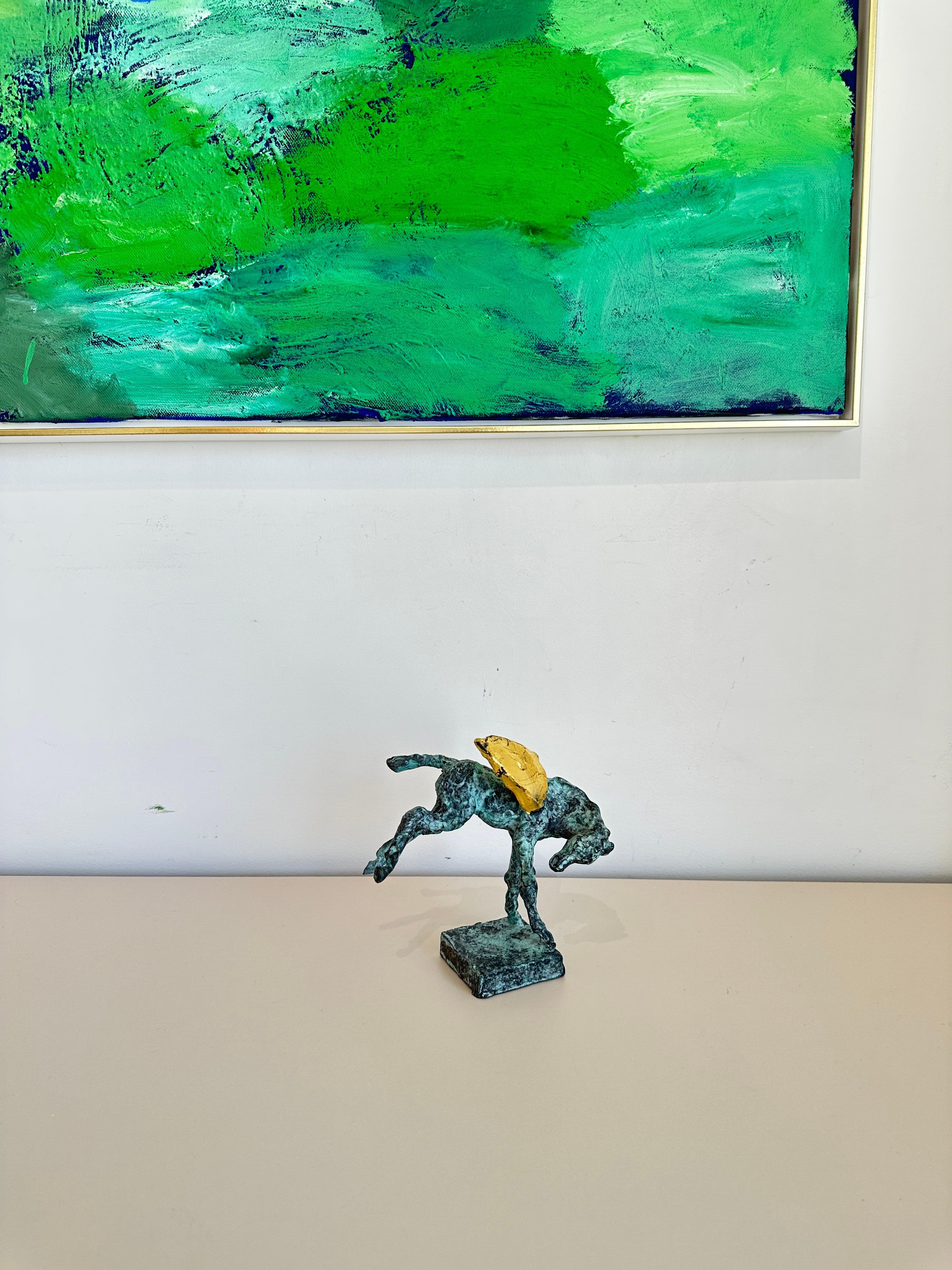 Pegaso che scalcia di Helle Crawford, scultura di cavallo in bronzo dorato in vendita 8