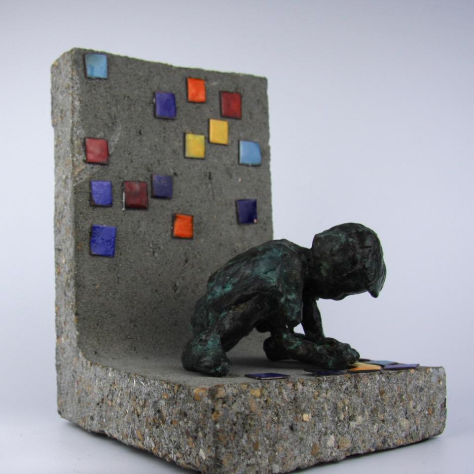 Street Art by Helle Crawford, Bronze sculpture of a mother and daughter