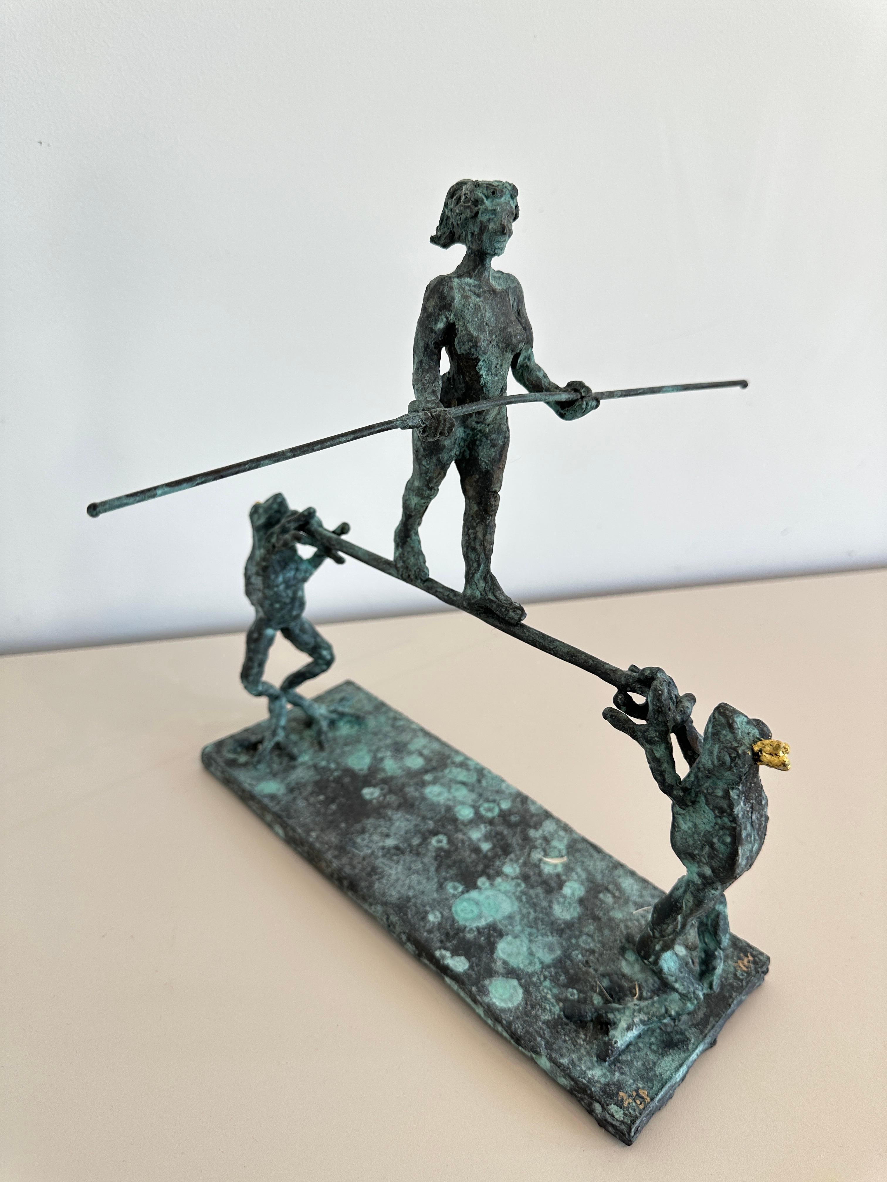 Walker with Frogs par Helle Crawford, sculpture d'animaux chevaux en or en vente 5