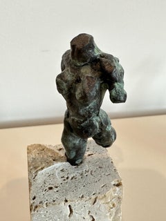 Tiny Torso de Helle Crawford, Escultura de bronce del Torso de una mujer