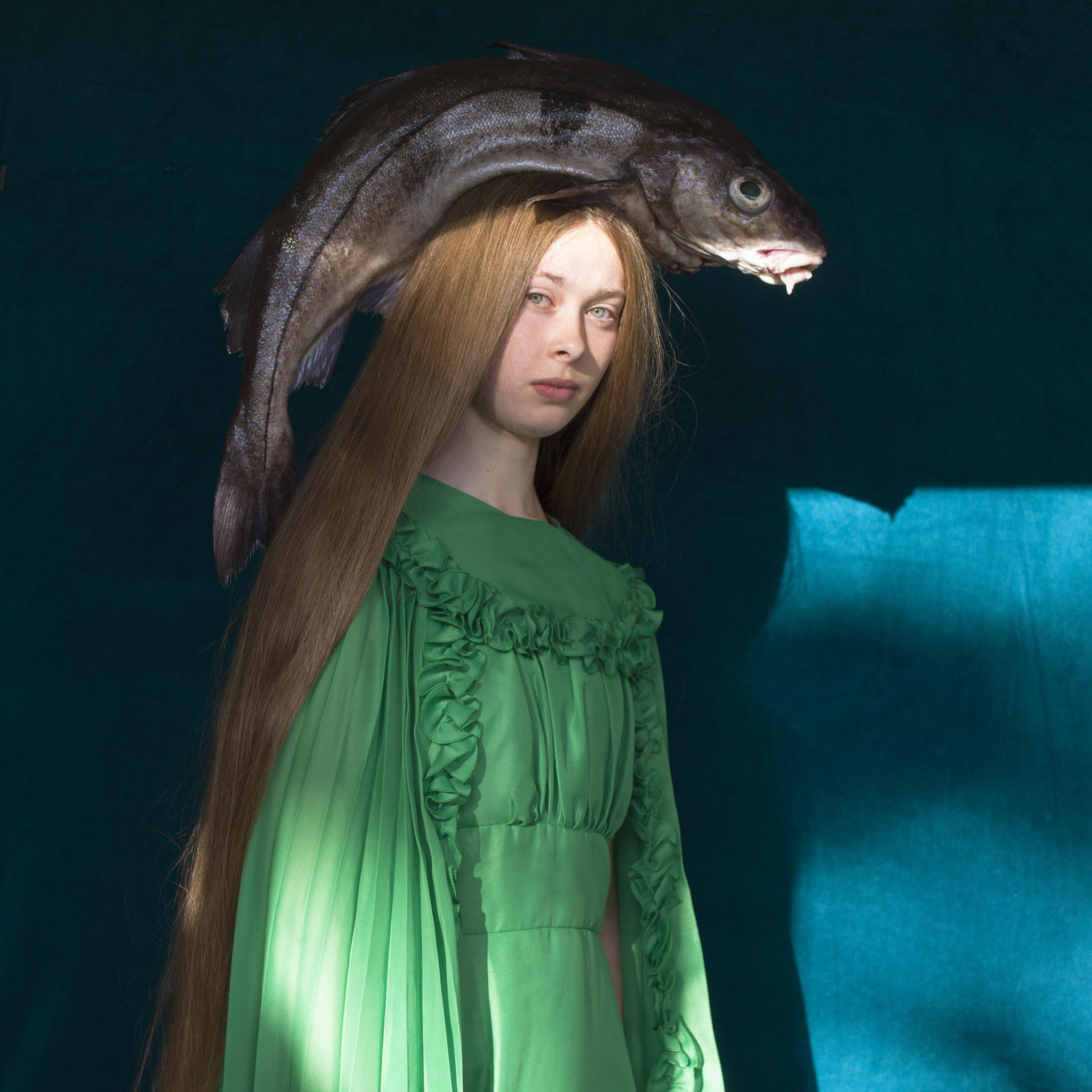Figurative Photograph Hellen van Meene - Sans titre #556