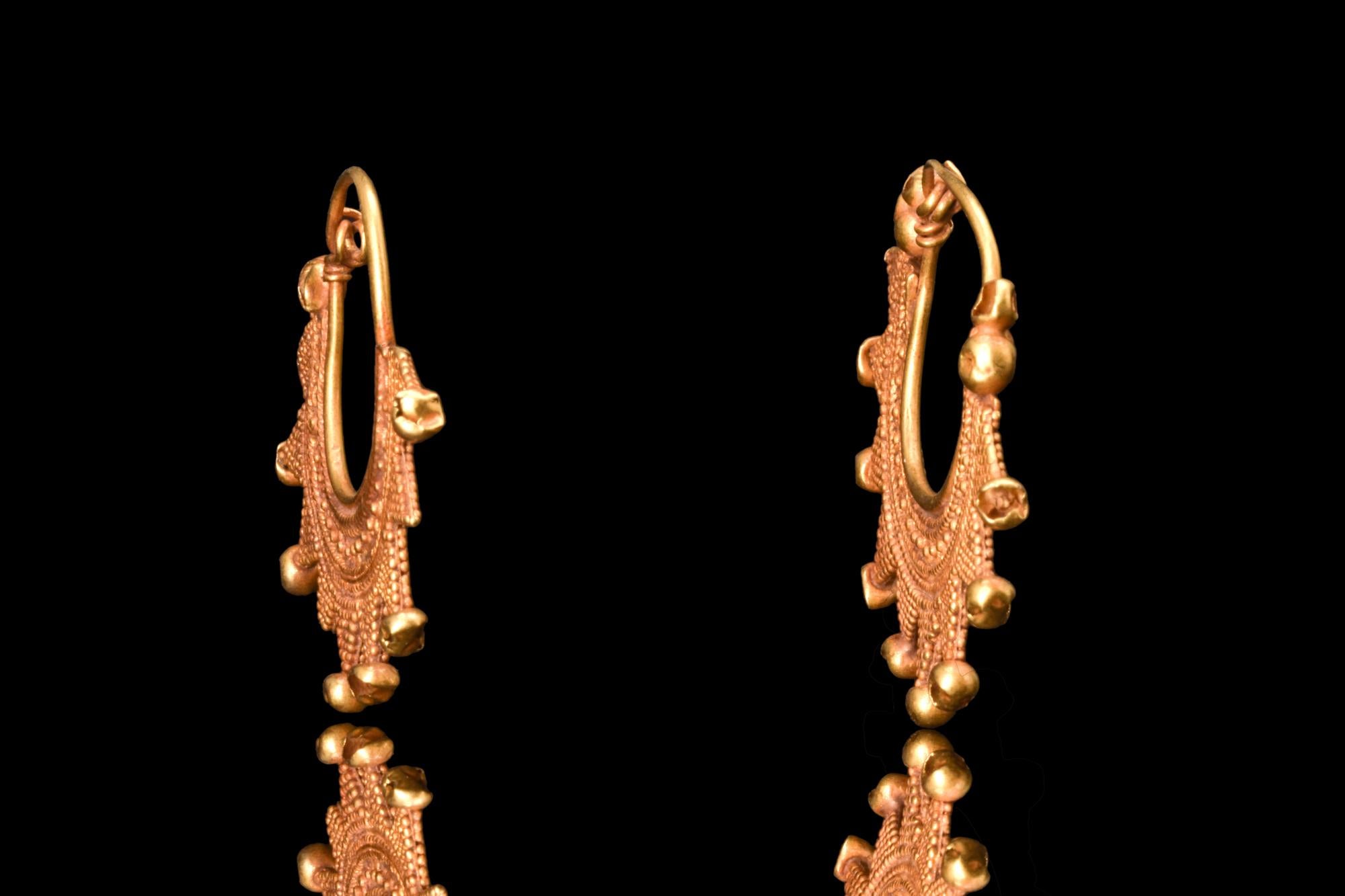 A Hellenistic matching pair of gold earrings that exude beauty and elegance. The delicate filigree work, coupled with the spherical baubles at each point of the radiating design, showcases the intricate craftsmanship of Hellenistic goldsmiths.