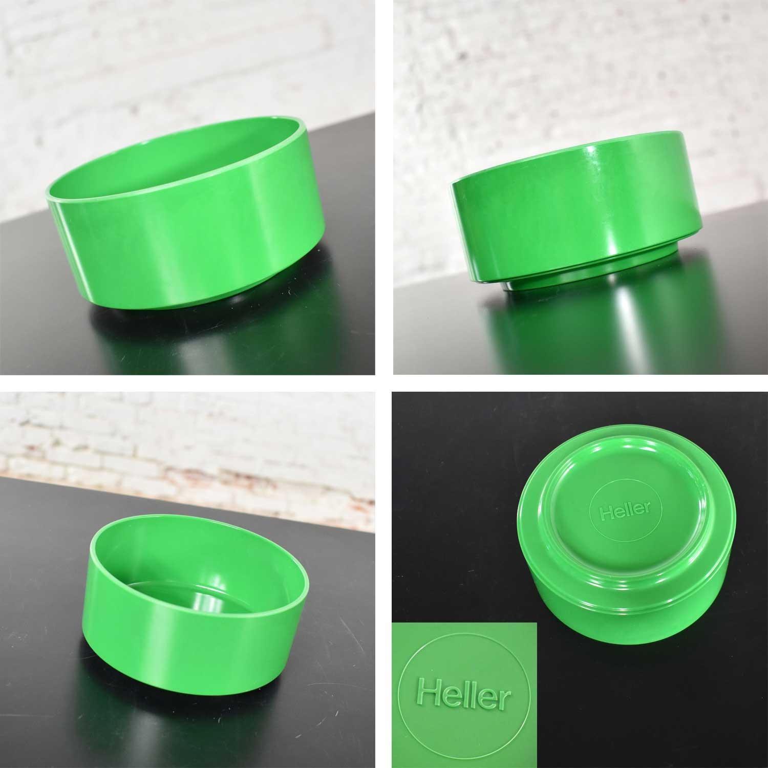 Plastic Heller Dinnerware by Lella & Massimo Vignelli in Kelly Green 58 Pieces & Napkins