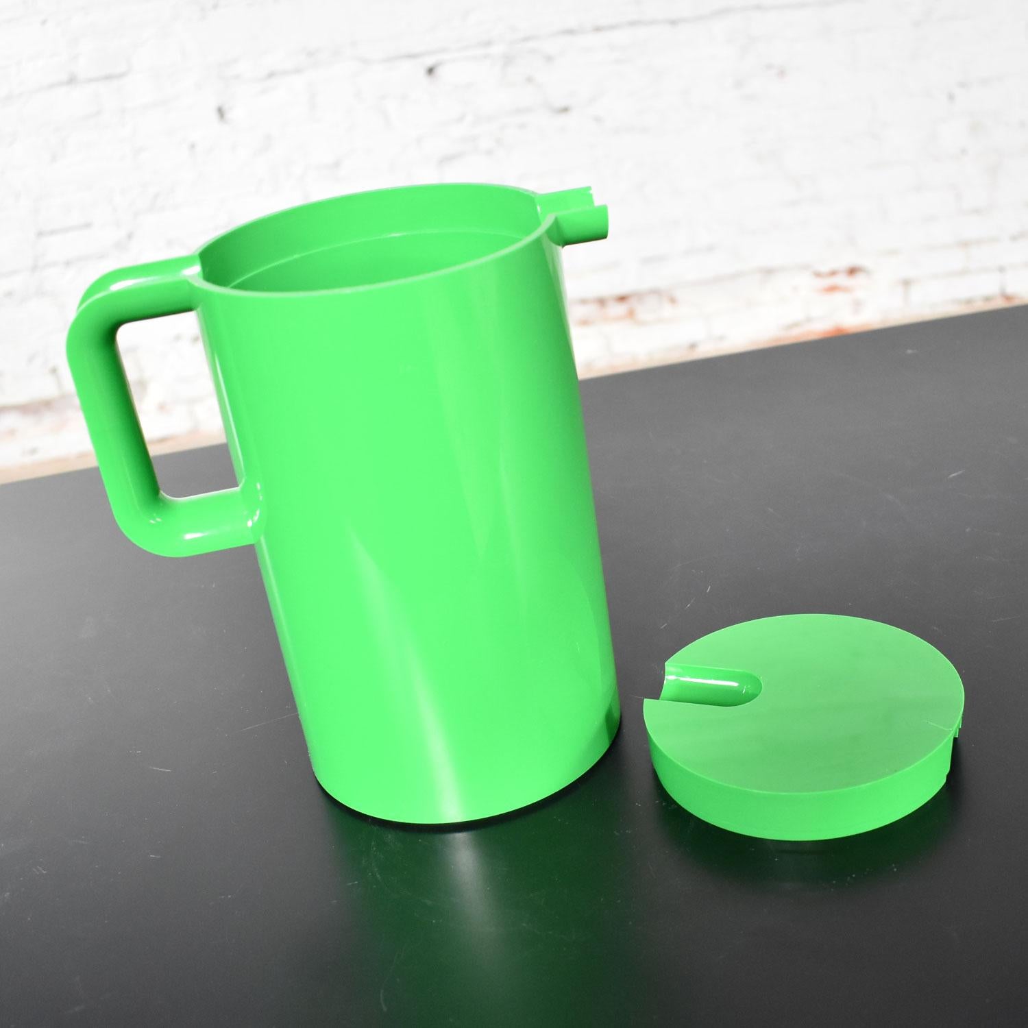 Heller Dinnerware by Lella & Massimo Vignelli in Kelly Green 58 Pieces & Napkins 3