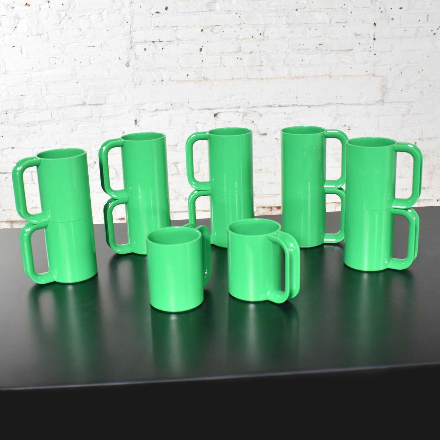 Heller Dinnerware by Lella & Massimo Vignelli in Kelly Green 58 Pieces & Napkins 5