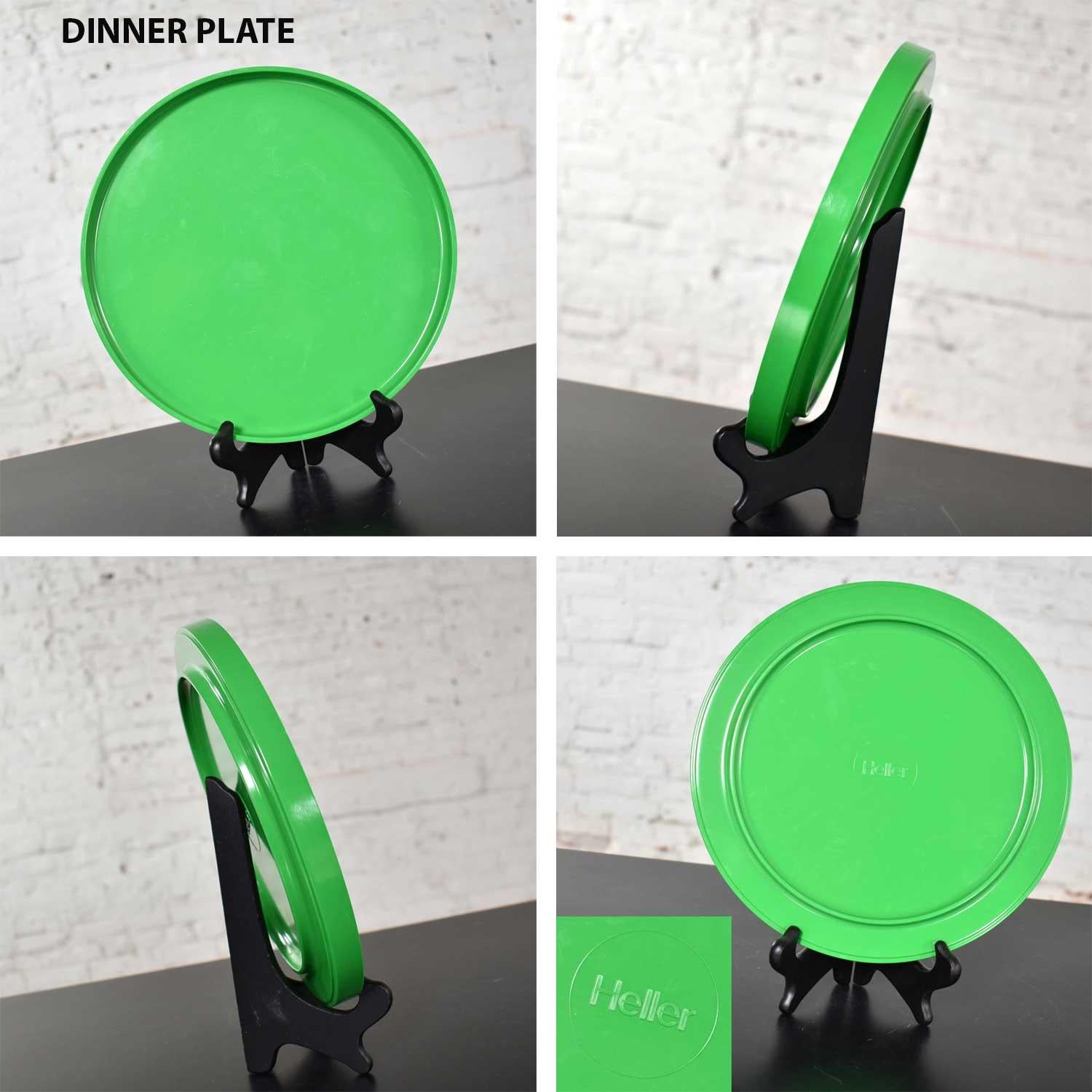 Mid-Century Modern Heller Dinnerware by Lella & Massimo Vignelli in Kelly Green 58 Pieces & Napkins