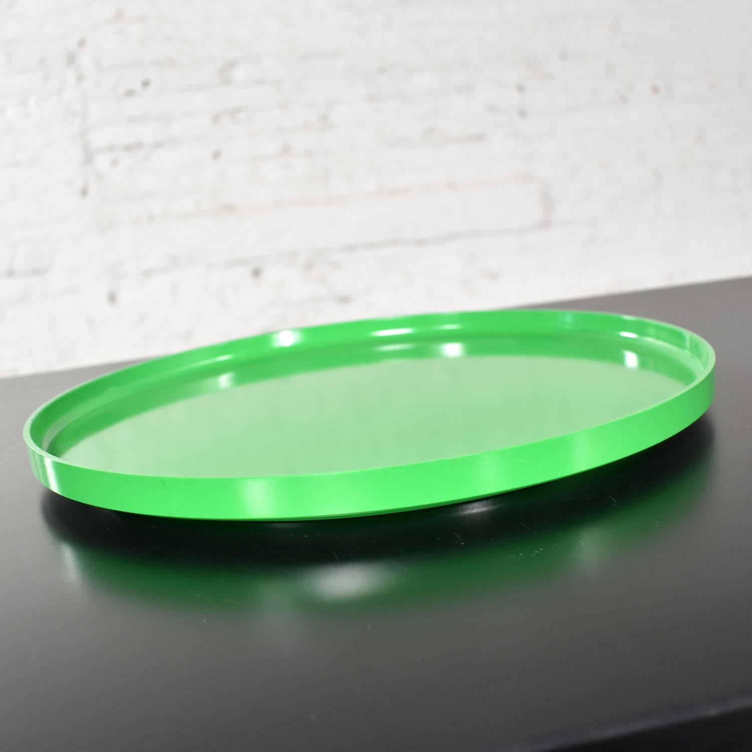 20th Century Heller Dinnerware by Lella & Massimo Vignelli in Kelly Green 58 Pieces & Napkins