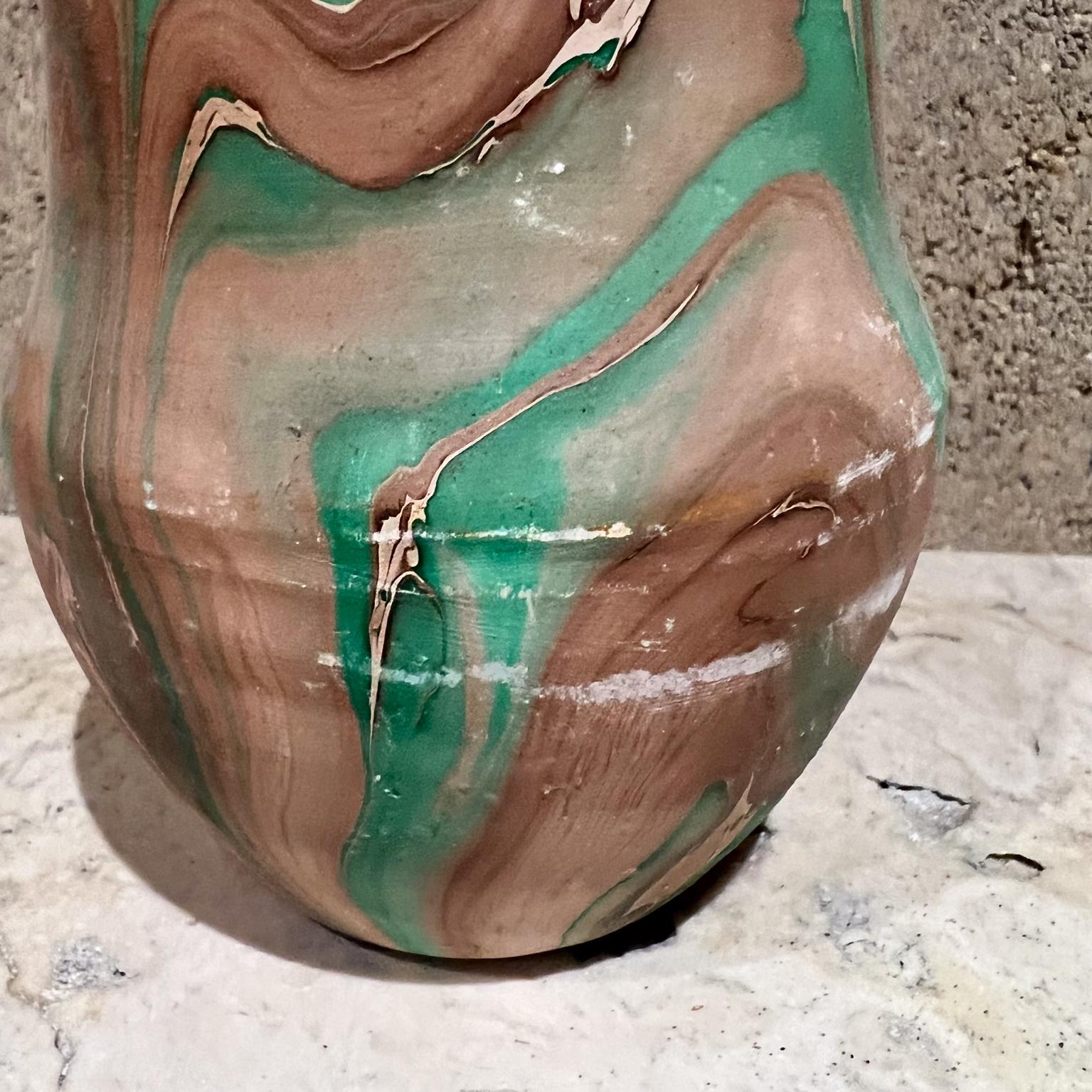 Mid-Century moderno Hellman Art Pottery Green Vase Color Swirl in vendita