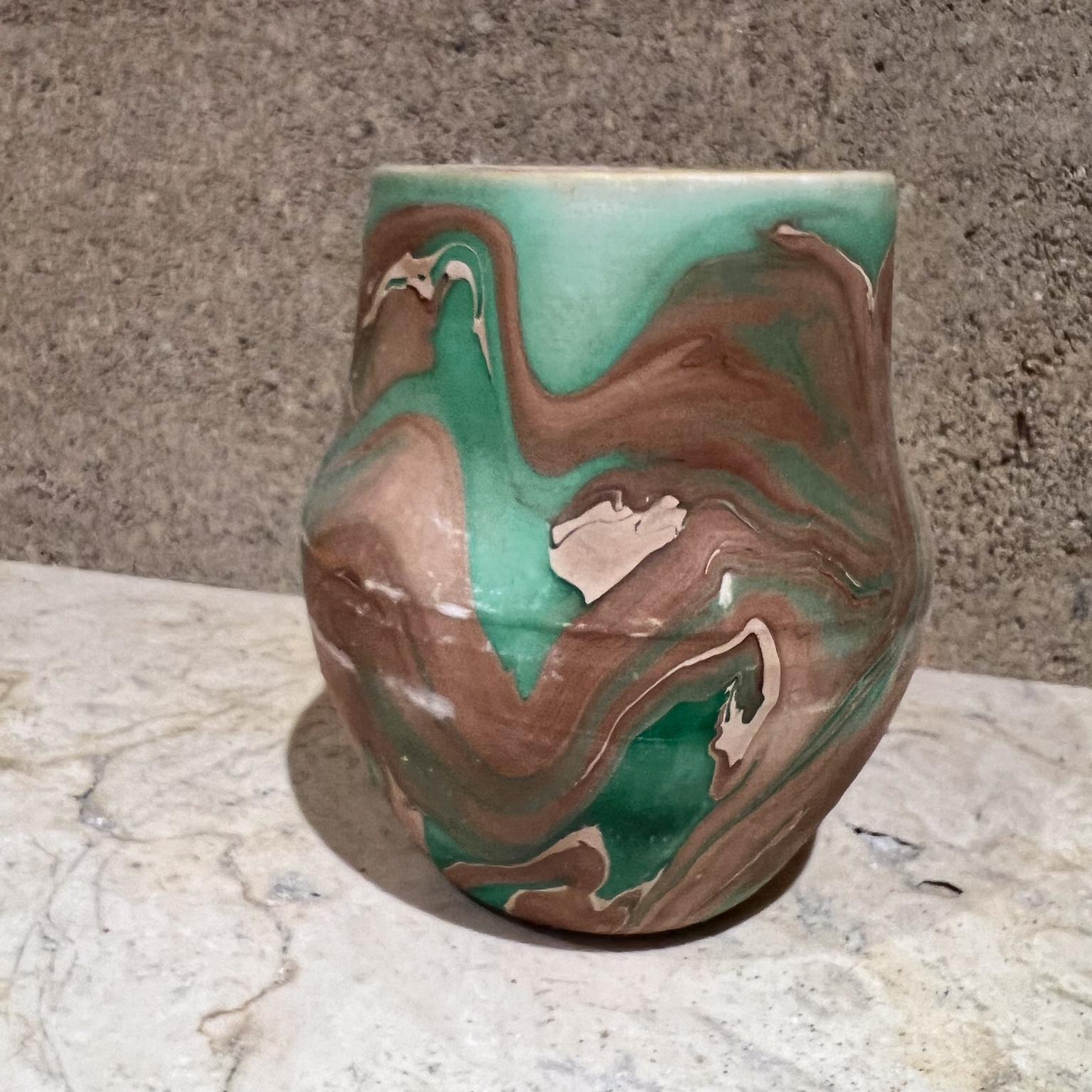 Americano Hellman Art Pottery Green Vase Color Swirl in vendita