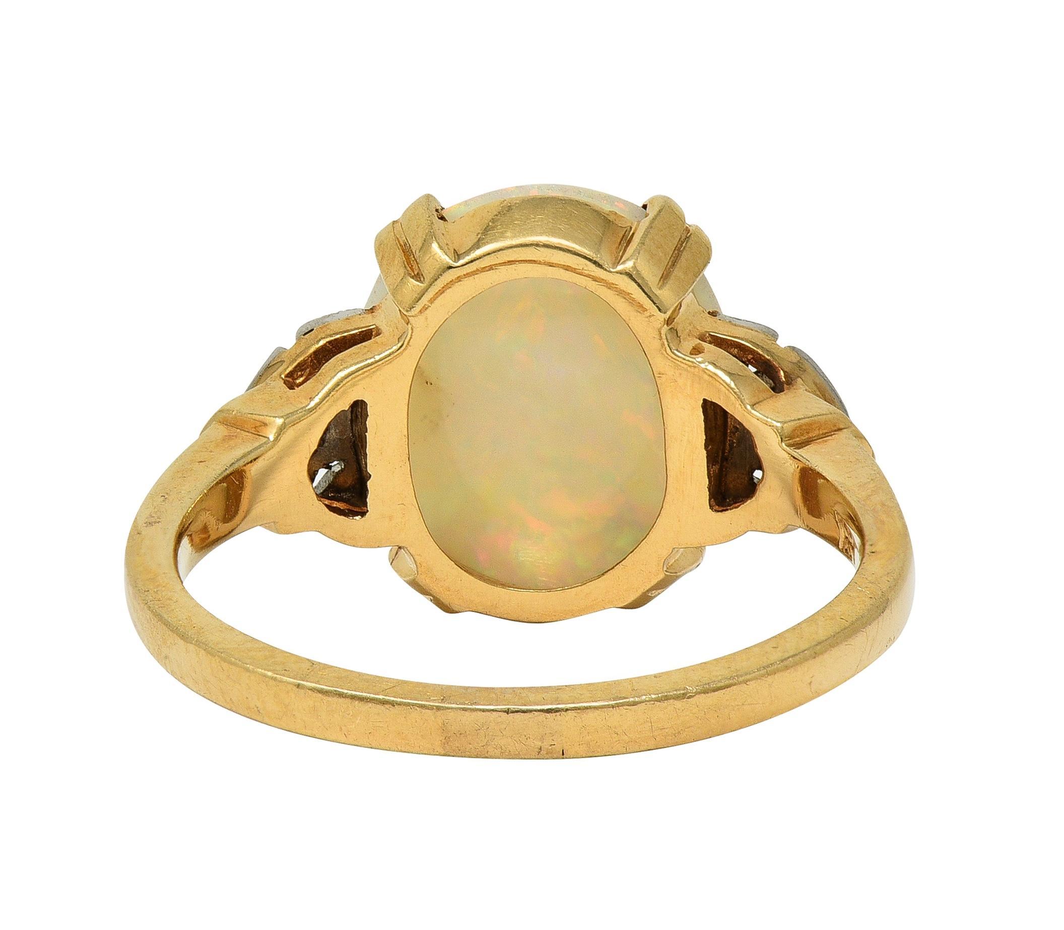 Cabochon Helm & Hahn Co. Anello d'epoca Art Deco Opale Diamante Oro 14 Carati Tre Pietre in vendita