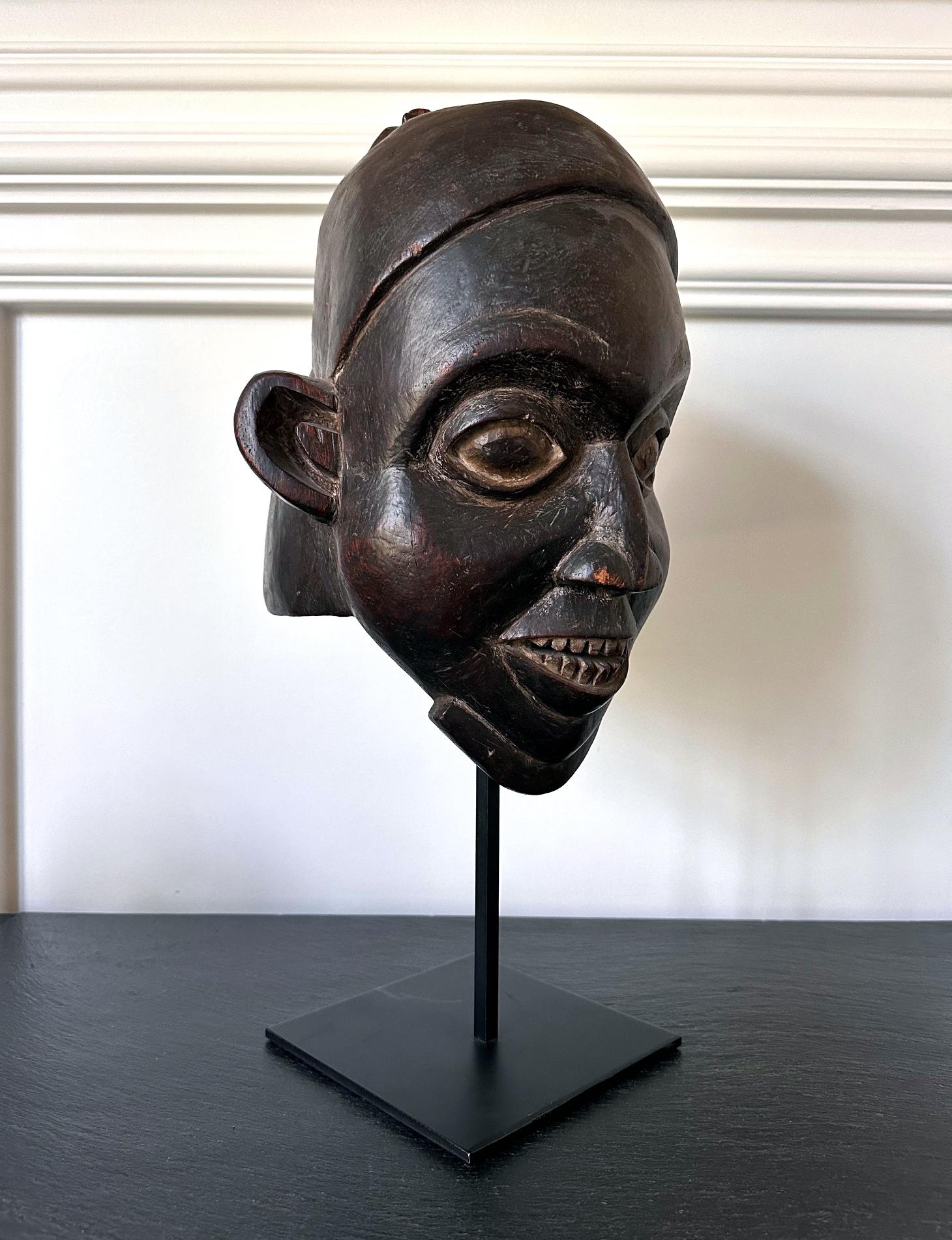 Helmet Crest Ngoin Mask from Cameroon Africa In Good Condition For Sale In Atlanta, GA