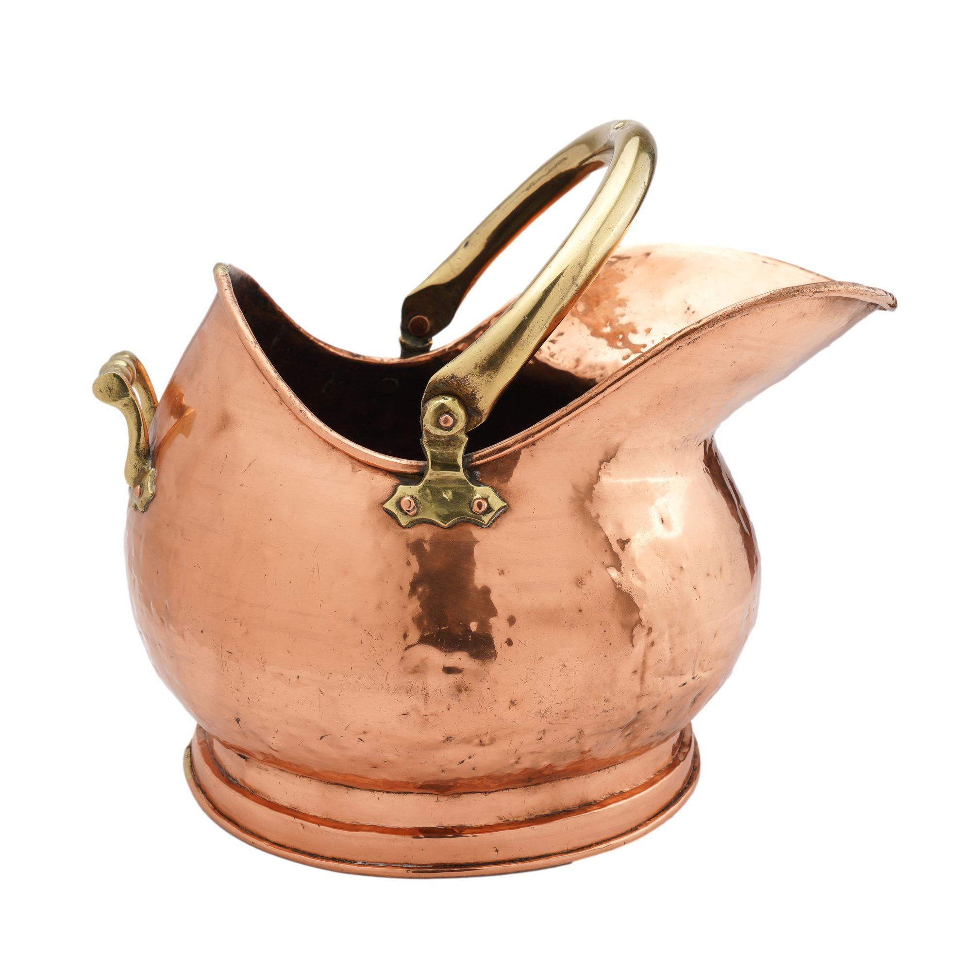 Helmet shaped copper coal hod on a circular footed base, 1800's For Sale 3