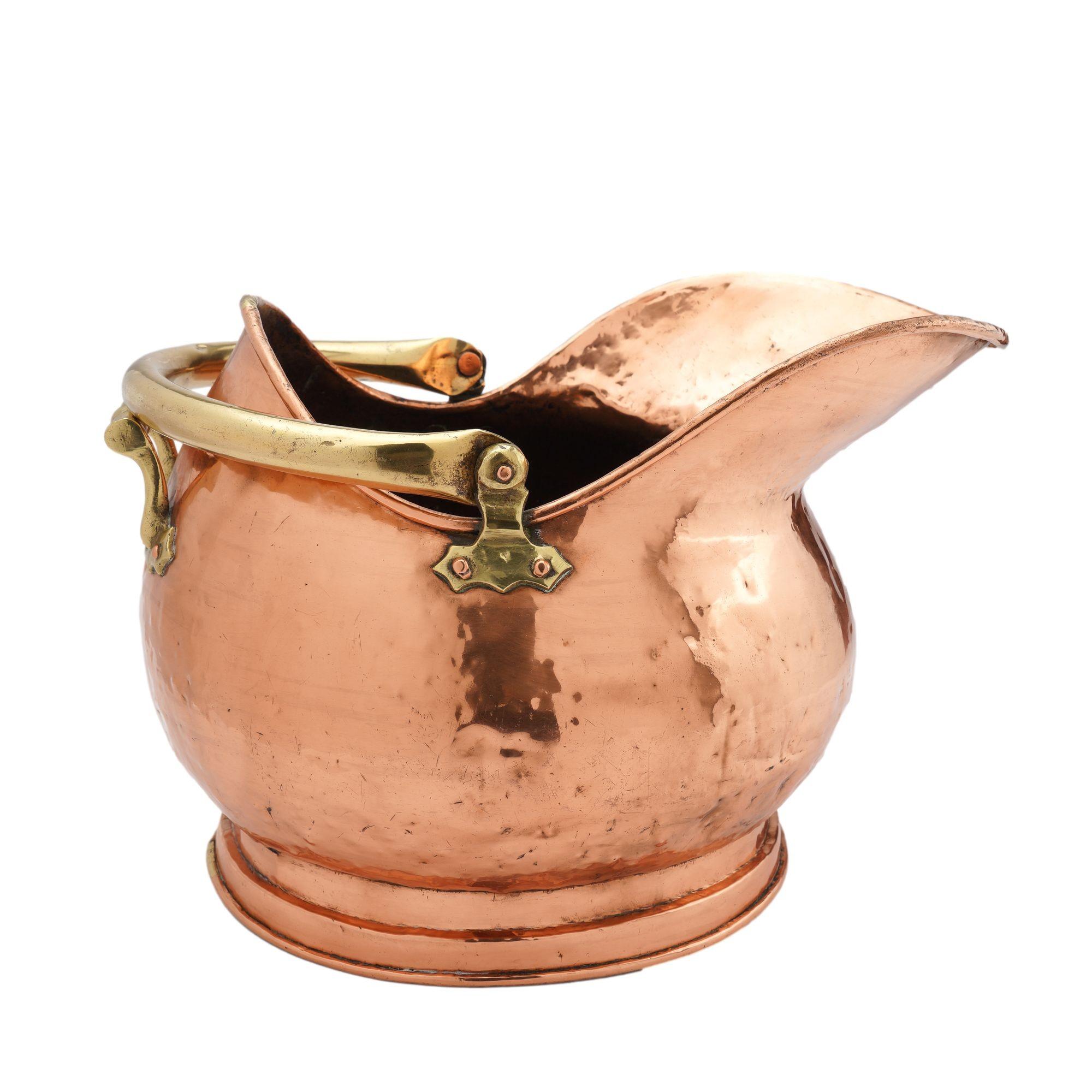 Helmet shaped copper coal hod on a circular footed base, 1800's For Sale 4
