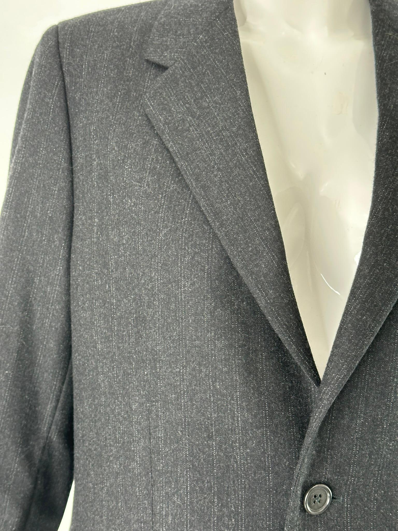 Helmut Lang anni '90, lana grigio scuro con strisce a spillo, abito a pantalone monopetto 44 in vendita 8