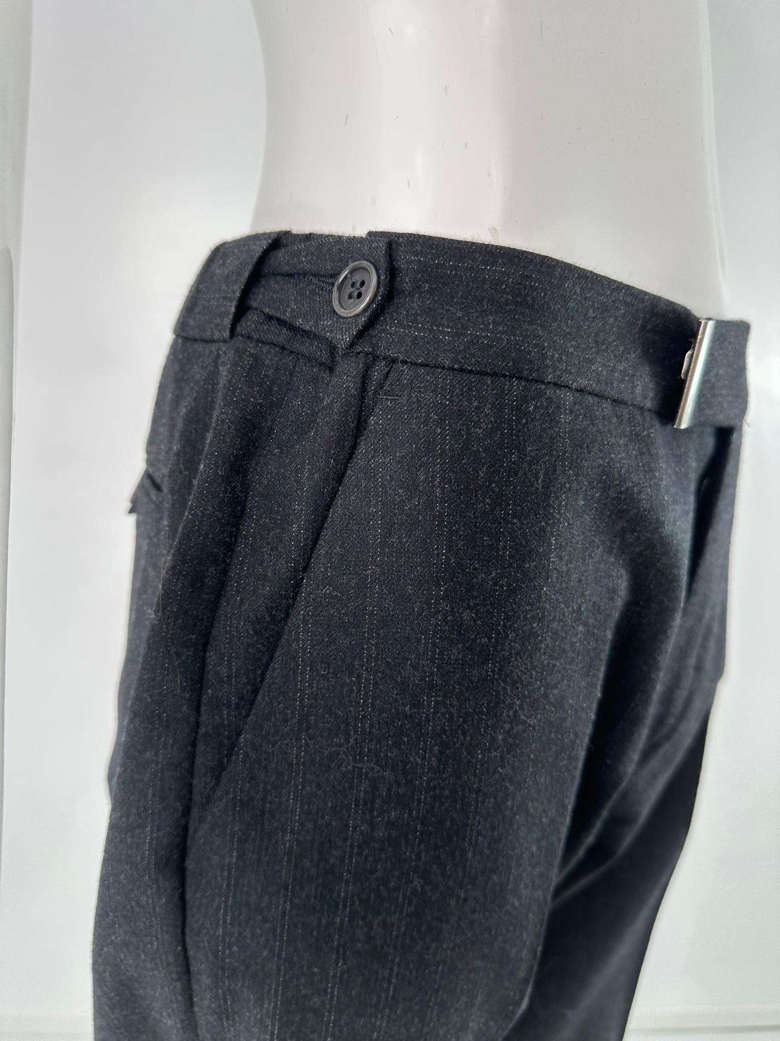 Helmut Lang anni '90, lana grigio scuro con strisce a spillo, abito a pantalone monopetto 44 in vendita 12
