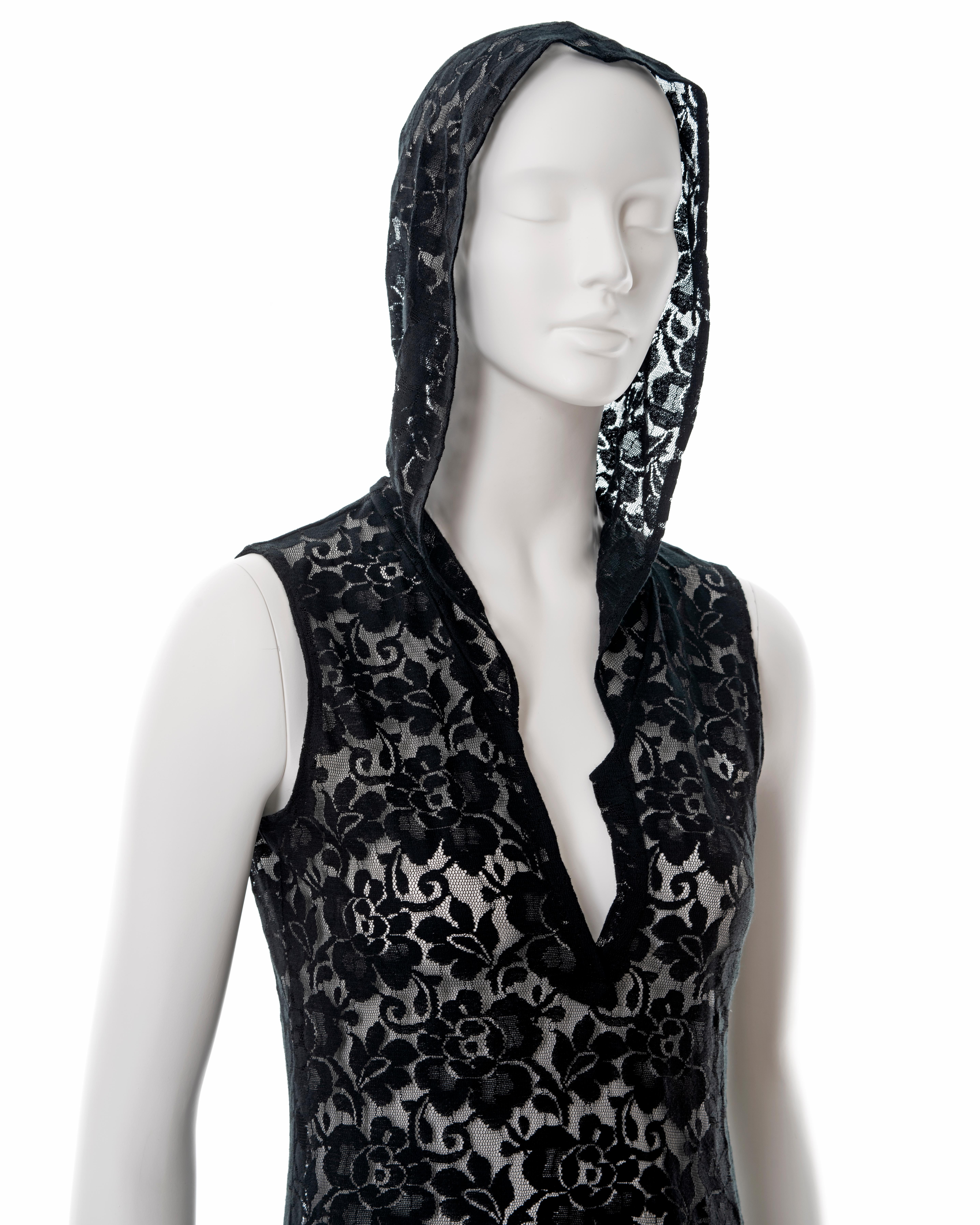Helmut Lang, robe à capuche en dentelle noire, printemps-été 1996 en vente 3
