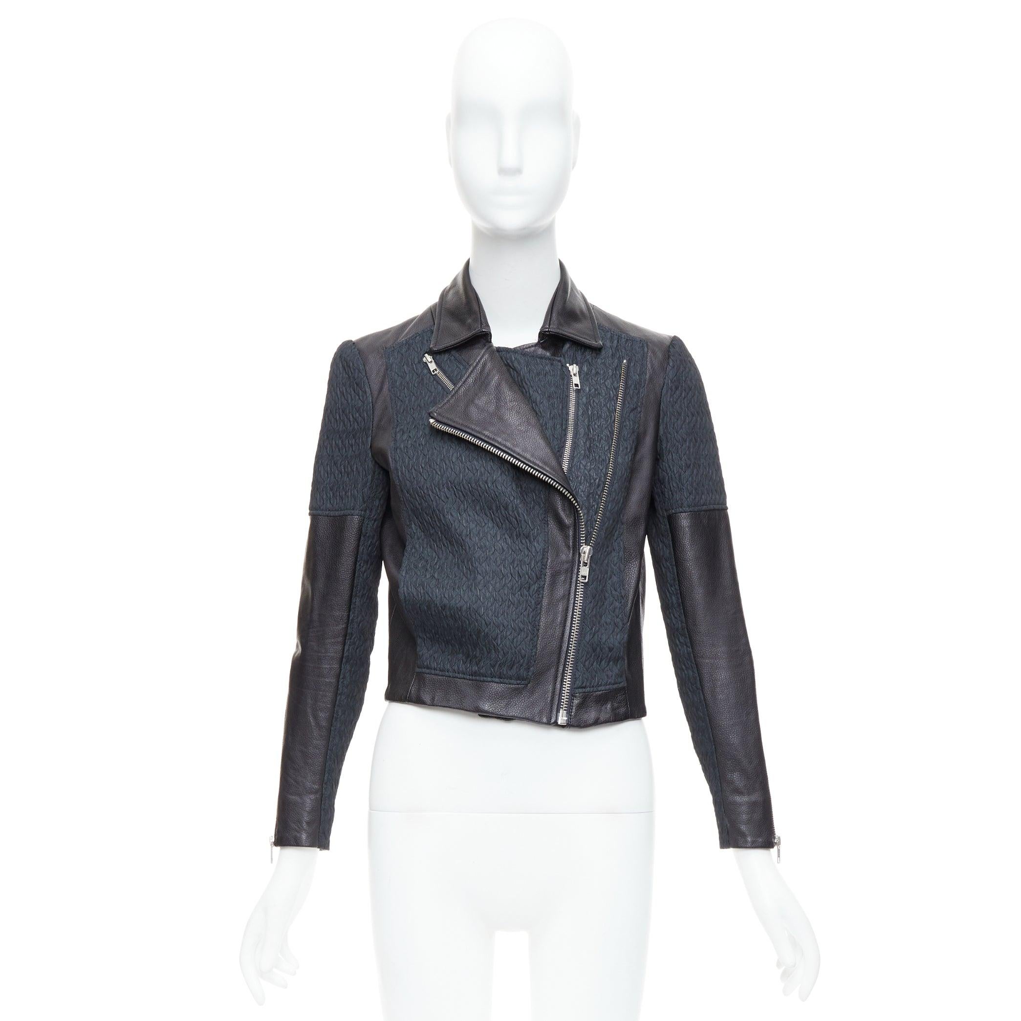 HELMUT LANG Schwarzes strukturiertes Leder mit Kieselsteinbesatz Reißverschluss Crop Biker P im Angebot 6