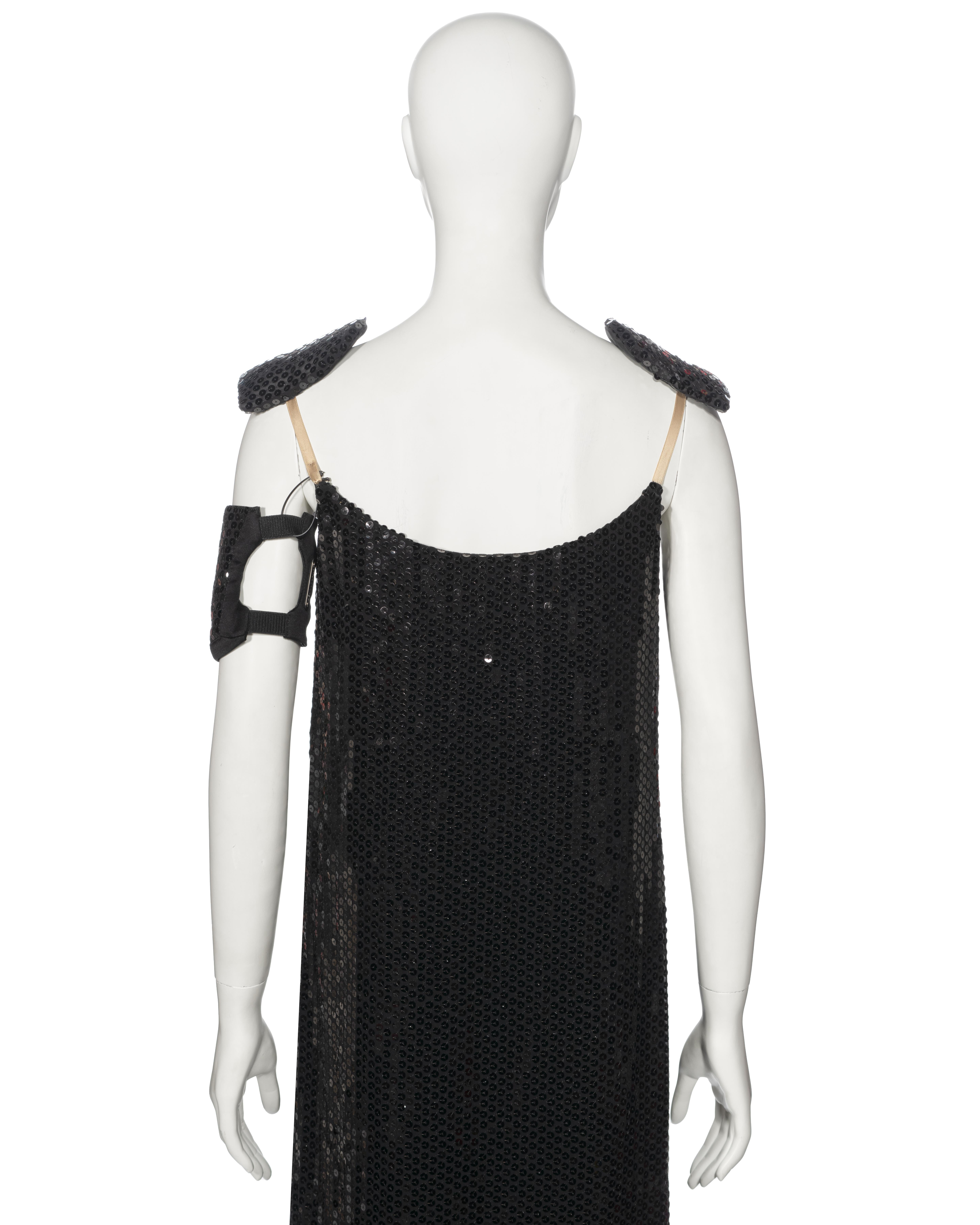 Helmut Lang Vestido de noche de lentejuelas negras con brazalete, fw 1999 en venta 11