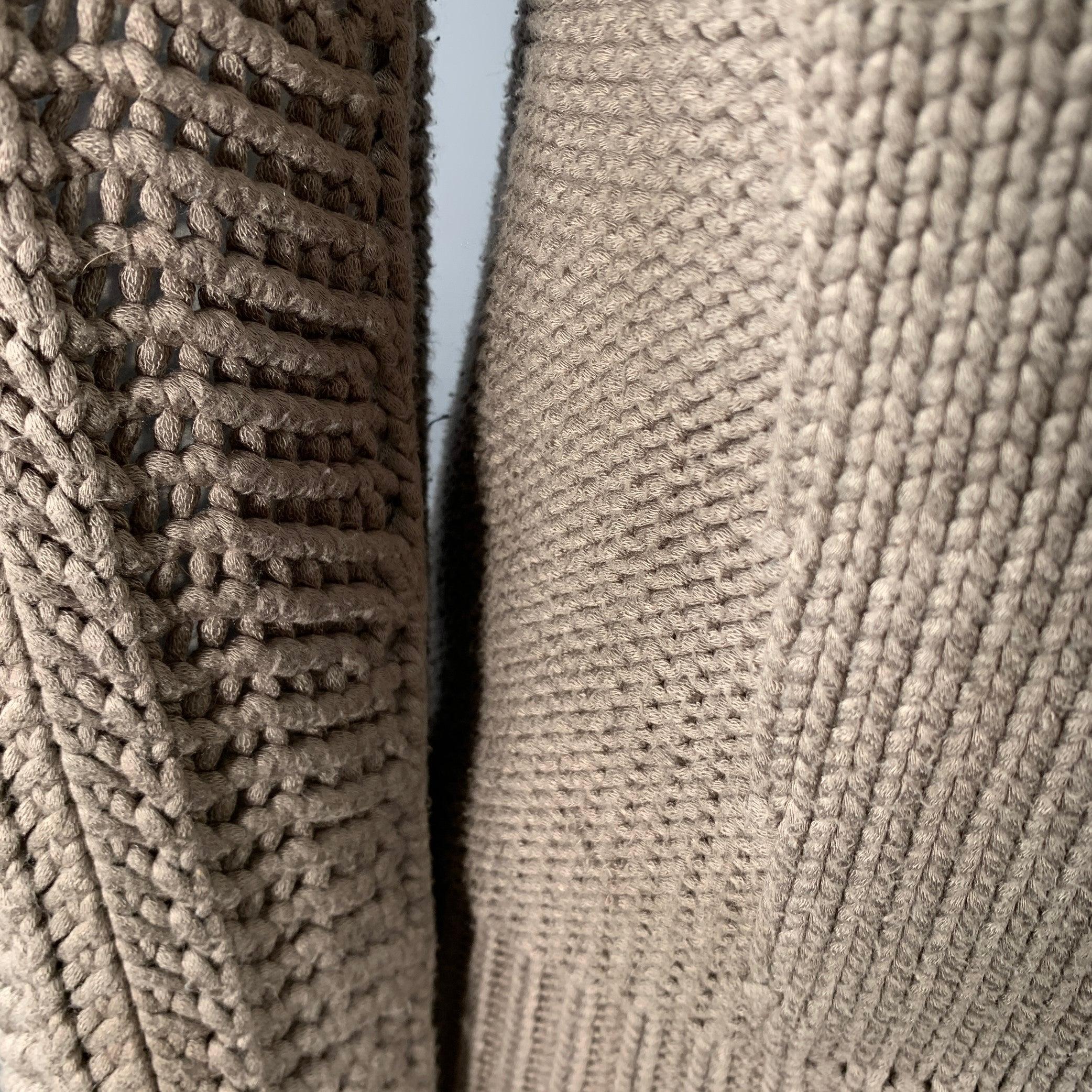 HELMUT LANG FW13 Taille S Pull à col ras du cou en tricot ouvert taupe en vente 1