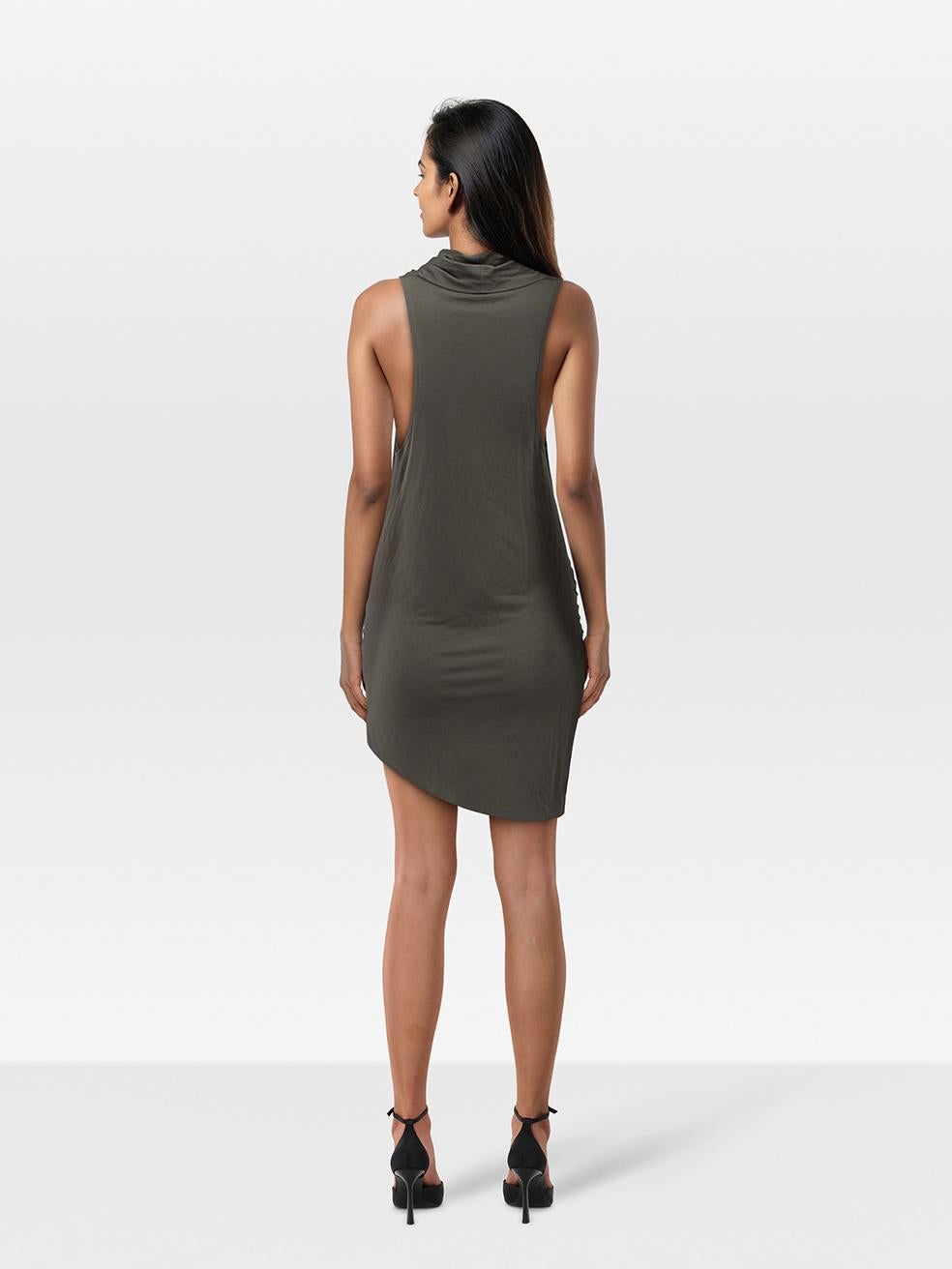 CONDITION ist sehr gut. Kaum sichtbare Abnutzungserscheinungen am Kleid sind bei diesem gebrauchten Helmut Lang Designer Wiederverkaufsartikel zu erkennen.
 

 

 

 Einzelheiten
 

 

 Khaki
 

 Viskose
 

 Kleid
 

 Ärmellos
 

 Mini
 

 Dehnbar
