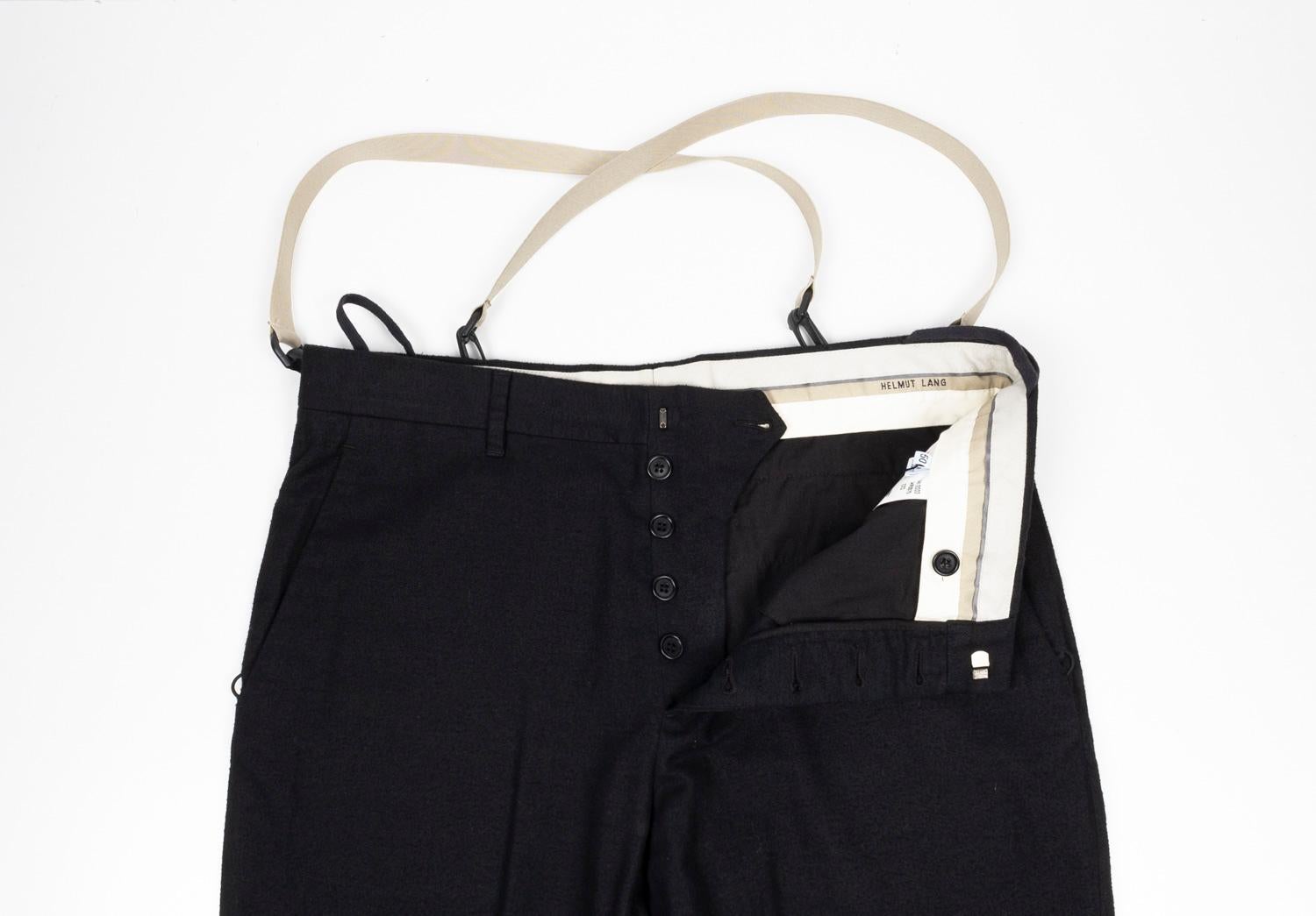 Controlla le mie altre inserzioni. Ho molti altri abiti firmati in vendita. Aperto a qualsiasi offerta.
L'articolo in vendita è 100% autentico Helmut Lang Bondage Uomo Pantaloni, VIPE0
Colore: nero
(Il colore effettivo può variare leggermente a