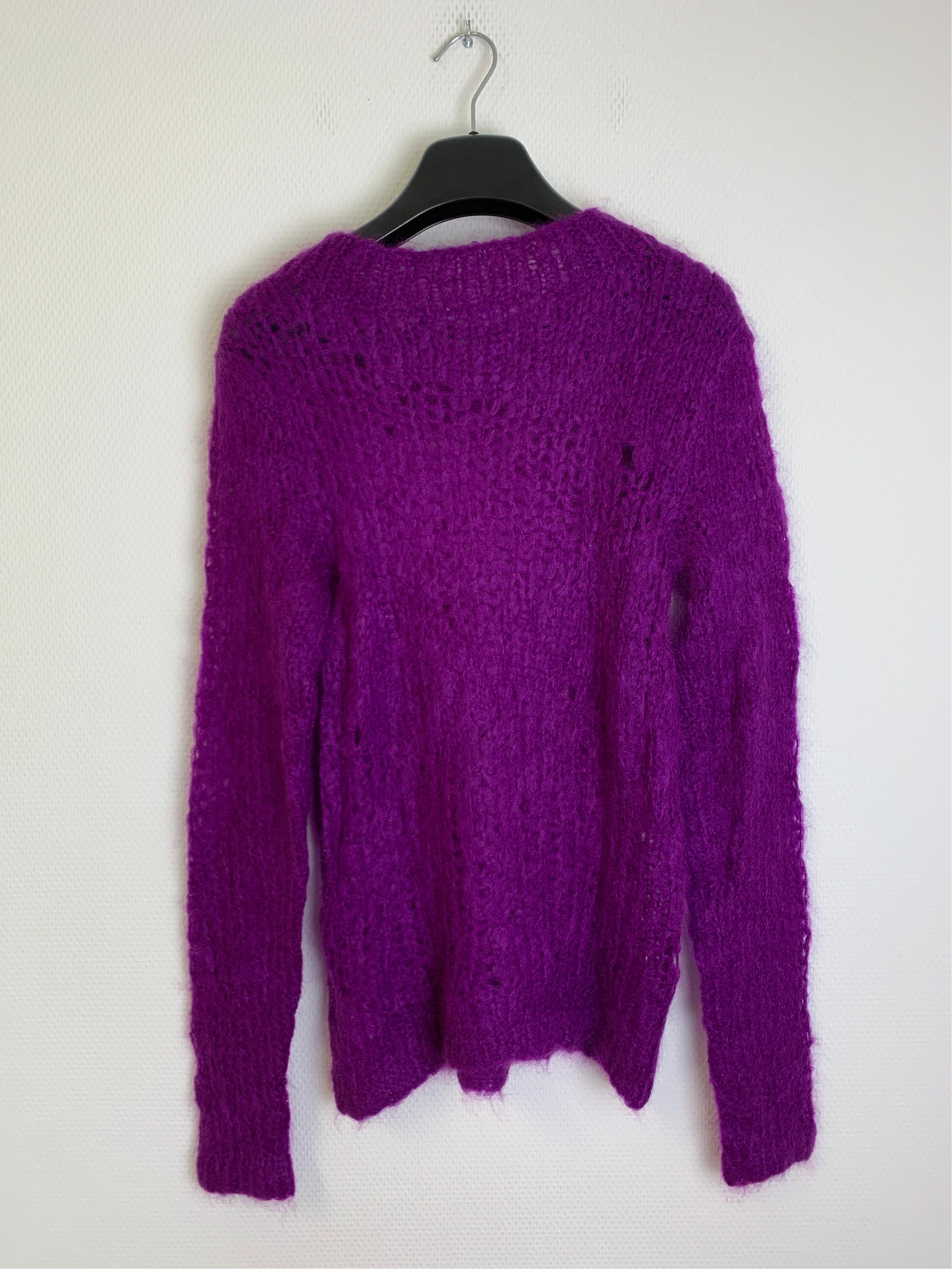 Helmut Lang
riot loose mohair knit purple

size S
very good condition

length 66cm
ptp 46cm
shoulder to shoulder 46cm
sleeve length 74cm