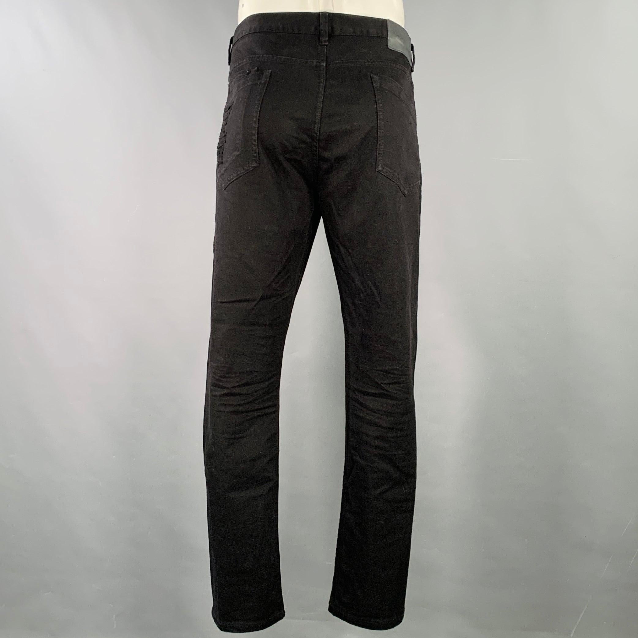 HELMUT LANG jeans
in a black cotton twill featuring a distressed style, five pockets, and zip fly closure. Very Good Pre-Owned Condition. Minor mark. 

Marked:   38 

Measurements: 
  Waist: 38 inches Rise: 9.5 inches Inseam: 30 inches 
  
  
 
Sui