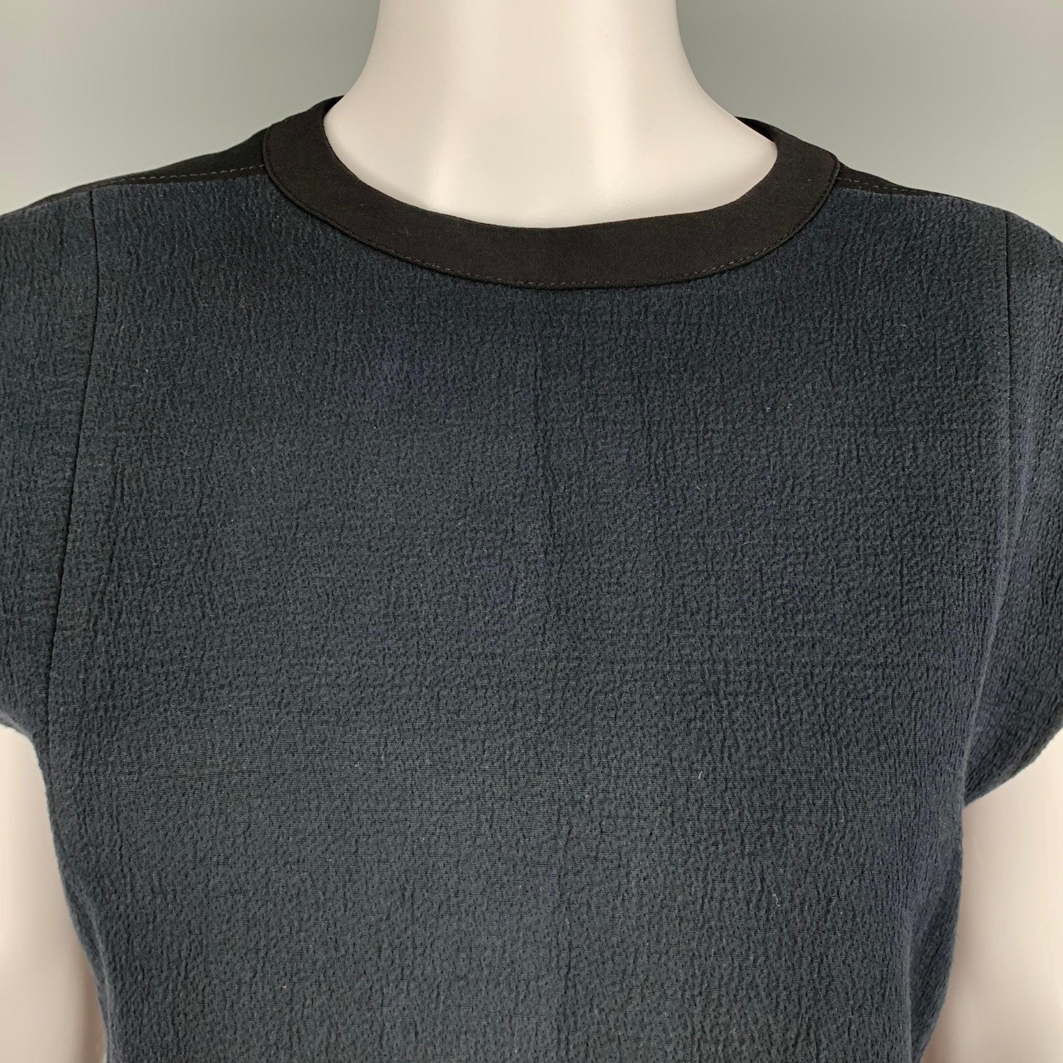 HELMUT LANG dress
in a black cotton wool blend fabric feautring a sleeveless style, textured design, single kangaroo pocket, and back zipper closure..Excellent Pre-Owned Condition. 

Marked:   4 

Measurements: 
 
Shoulder: 19 inches Bust: 37 inches