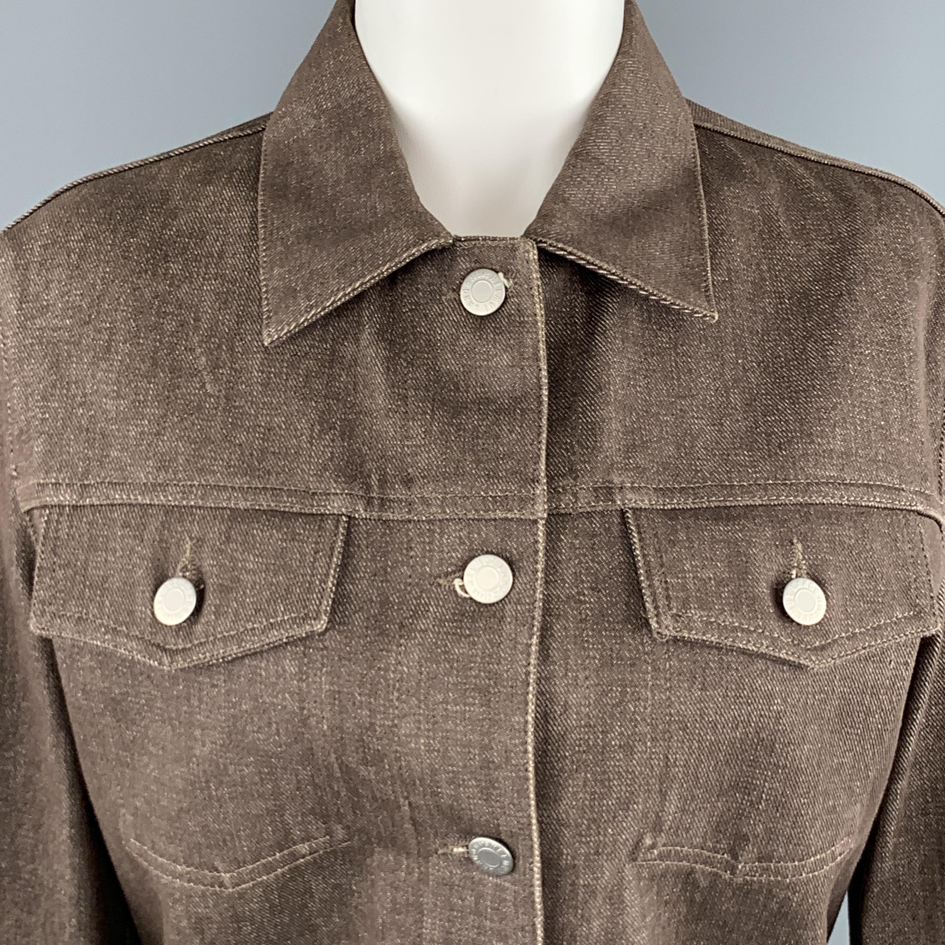 HELMUT LANG trucker jacket comes in brown raw denim with a pointed collar, patch flap pockets, and silver tone engraved buttons. Made in Italy.

Excellent Pre-Owned Condition.
Marked: M

Measurements:

Shoulder: 16 in.
Chest: 39 in.
Sleeve: 26