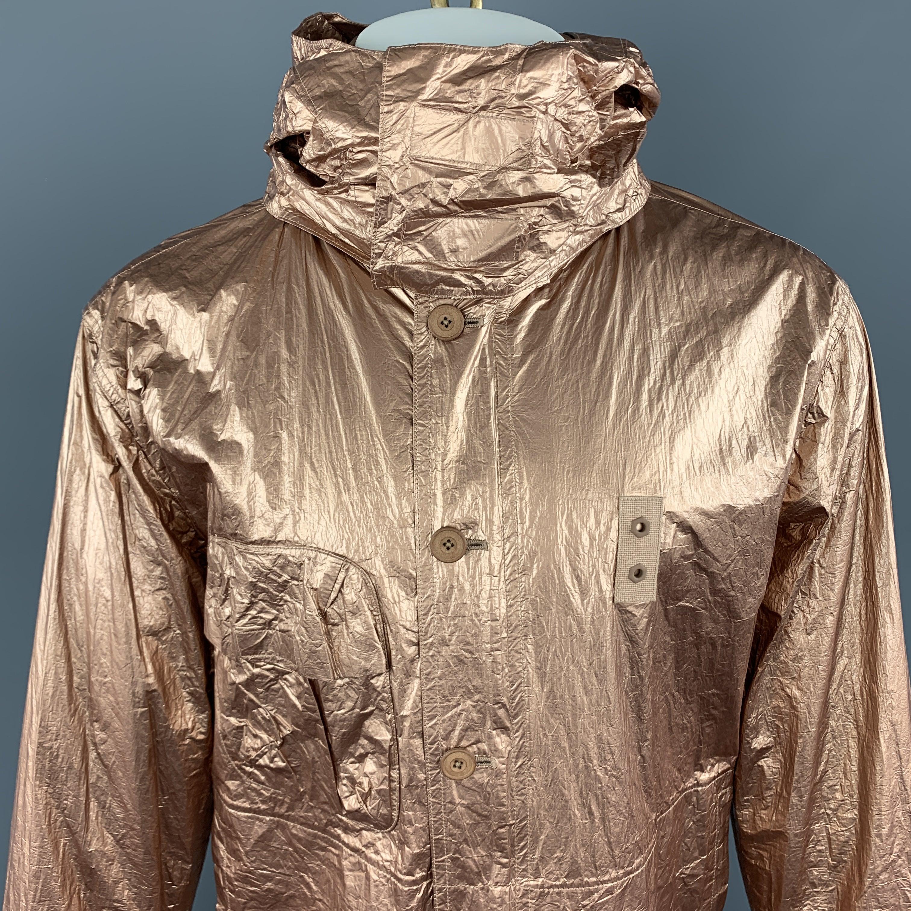HELMUT LANG windbreaker jacket comes in metallic copper gold coated Tyvek with a zip hood baseball collar, double zip front with button placket, flap chest pocket, and lace up sides.
Very Good
Pre-Owned Condition. 

Marked:   M 

Measurements: 
