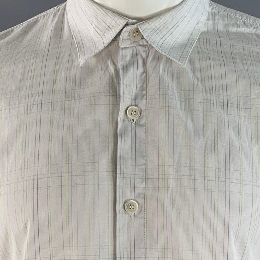 Camisa de manga larga HELMUT LANG de tejido blanco y verde con estampado de cuadros escoceses y cierre de botones.Excelente estado de conservación. 

Marcado:   M 

Medidas: 
 
Hombro 17 pulgadas Pecho: 44 pulgadas Manga: 25,5 pulgadas Longitud: 30