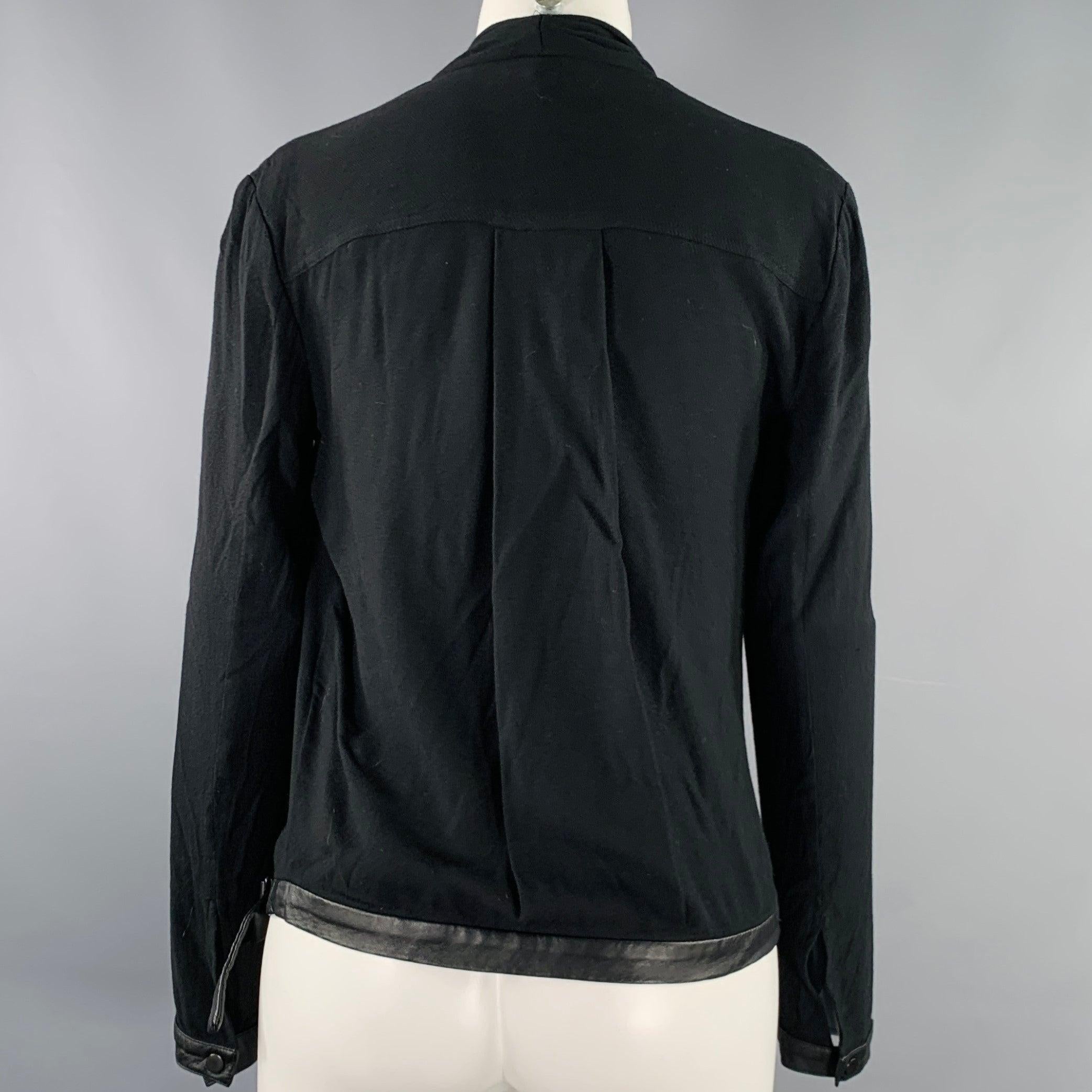 Noir HELMUT LANG - Haut décontracté à col en V en viscose noire, taille S en vente