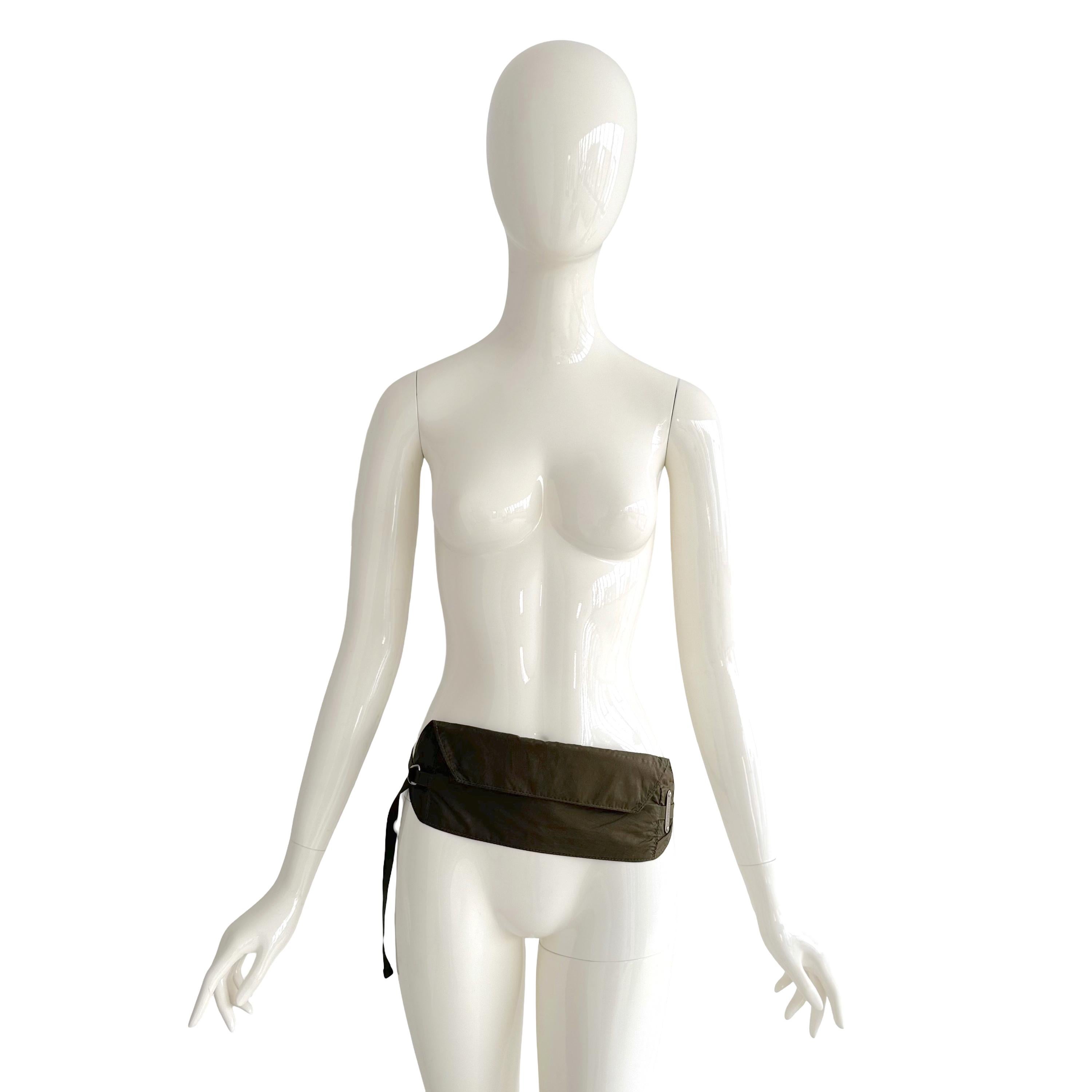 Noir Helmut Lang Printemps Eté 1999 Sac de taille en coton résiné avec fermeture à lanière en vente