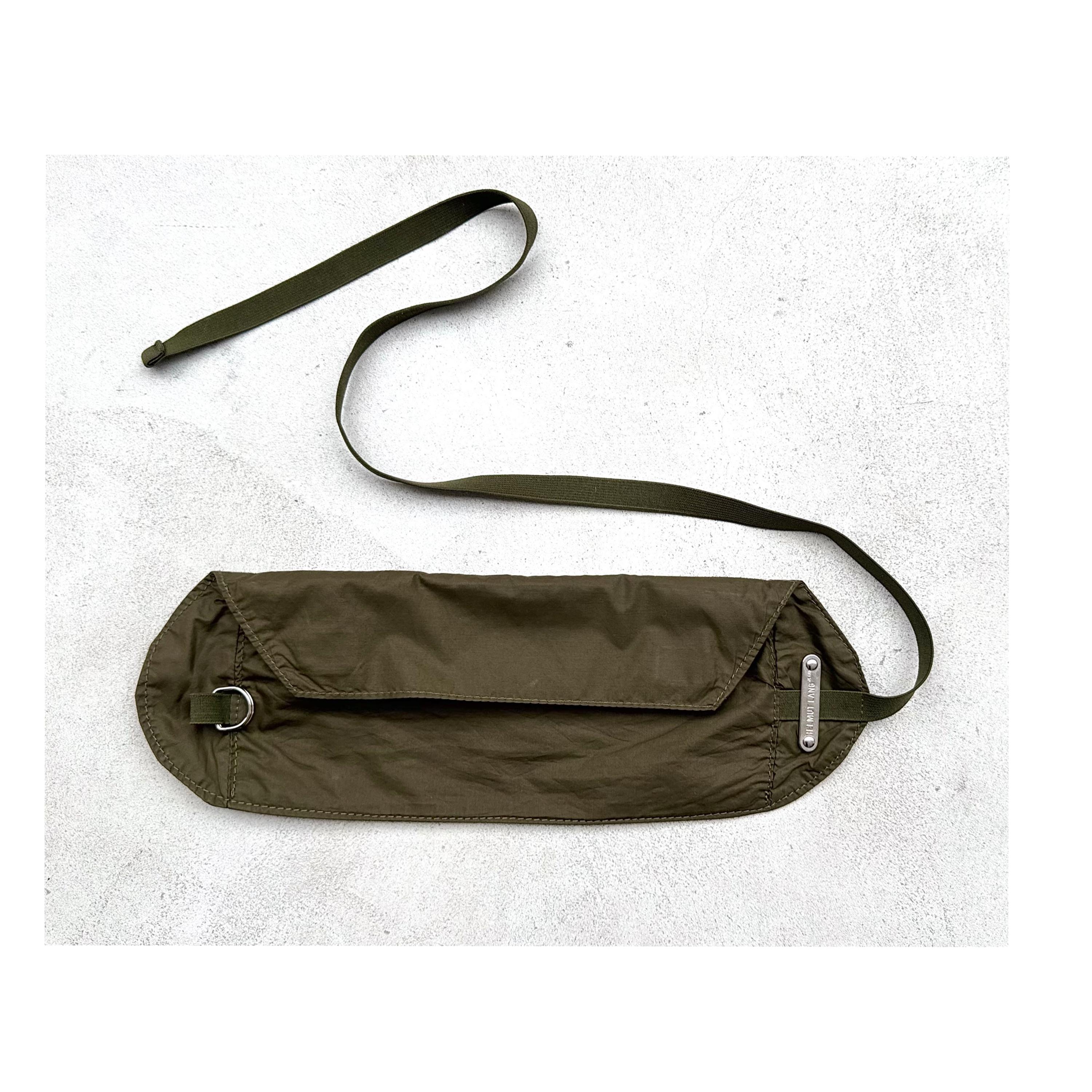 Helmut Lang Printemps Eté 1999 Sac de taille en coton résiné avec fermeture à lanière Excellent état - En vente à Antwerpen, Vlaams Gewest