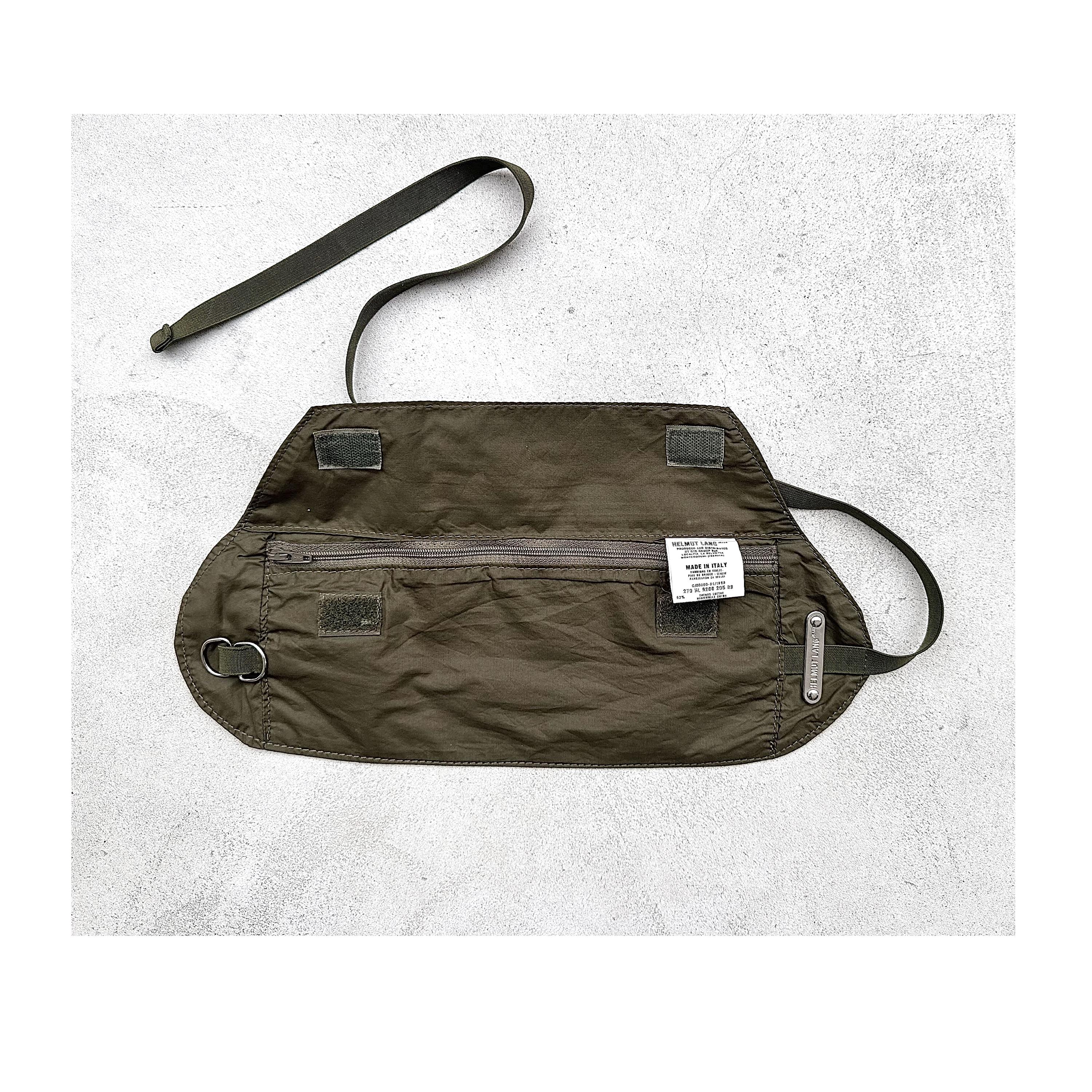 Helmut Lang Printemps Eté 1999 Sac de taille en coton résiné avec fermeture à lanière Unisexe en vente