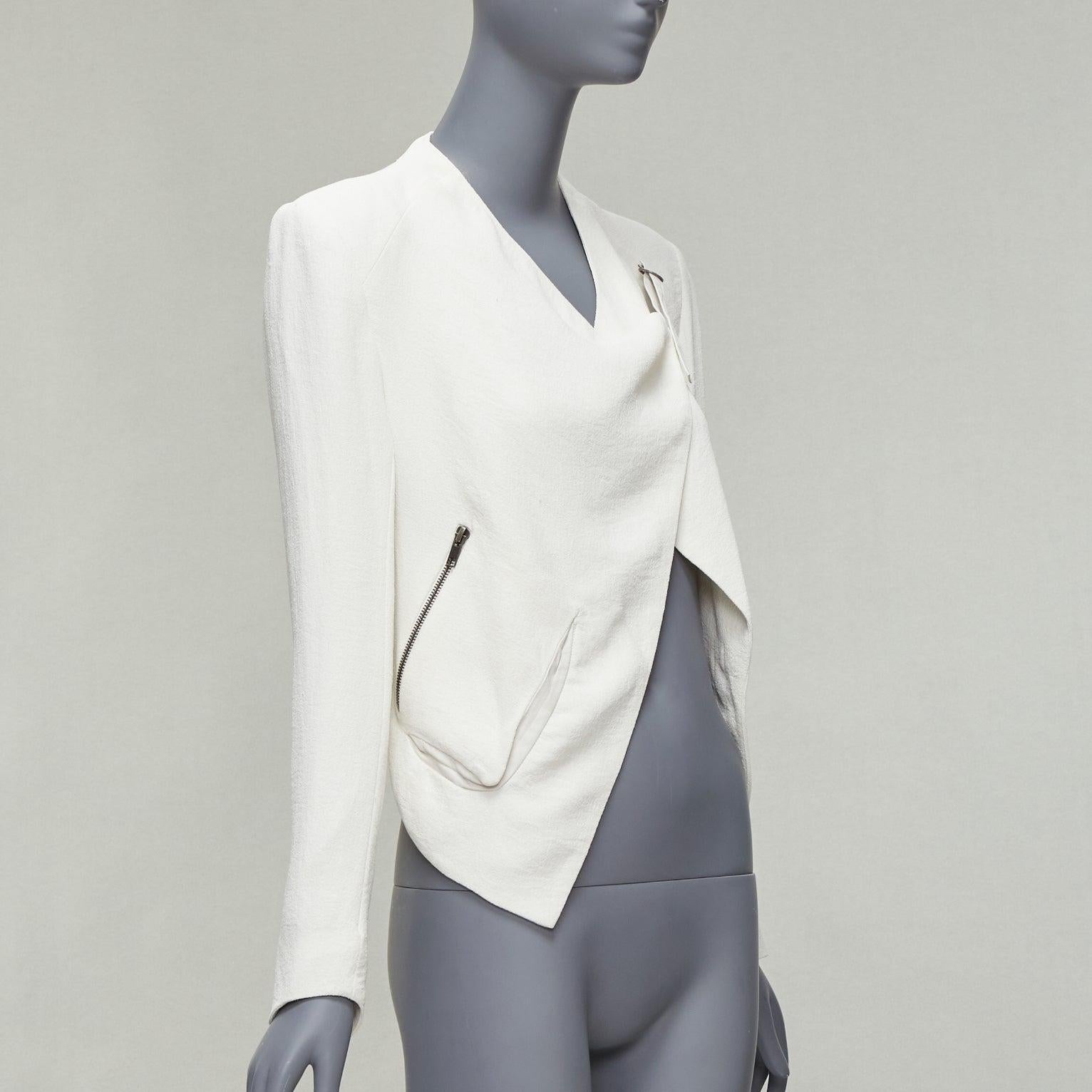 HELMUT LANG white lambskin leather trim asymmetric zip biker jacket US0 XS
Reference: CELG/A00396
Brand: Helmut Lang
Material: Polyester, Lambskin Leather
Color: White
Pattern: Solid
Closure: Belt
Lining: White Fabric
Extra Details: Belt closure at