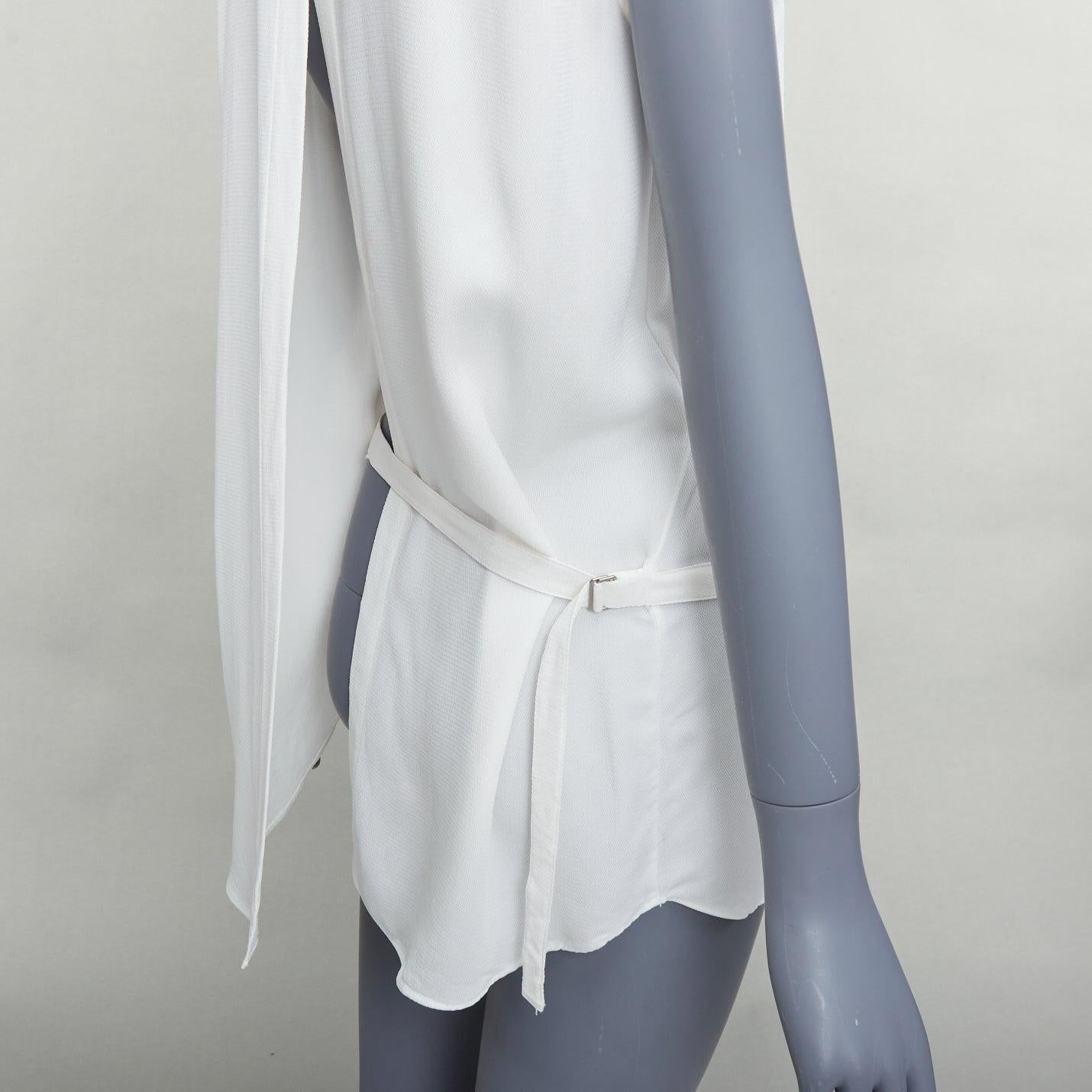 HELMUT LANG top sin espalda con tirantes blanco deconstruido S
Referencia: CNPG/A00085
Marca: Helmut Lang
Diseñador: Helmut Lang
Material: Viscosa
Color: Blanco
Patrón: Sólido
Cierre: Botón
Detalles adicionales: Lazo delantero y recorte
