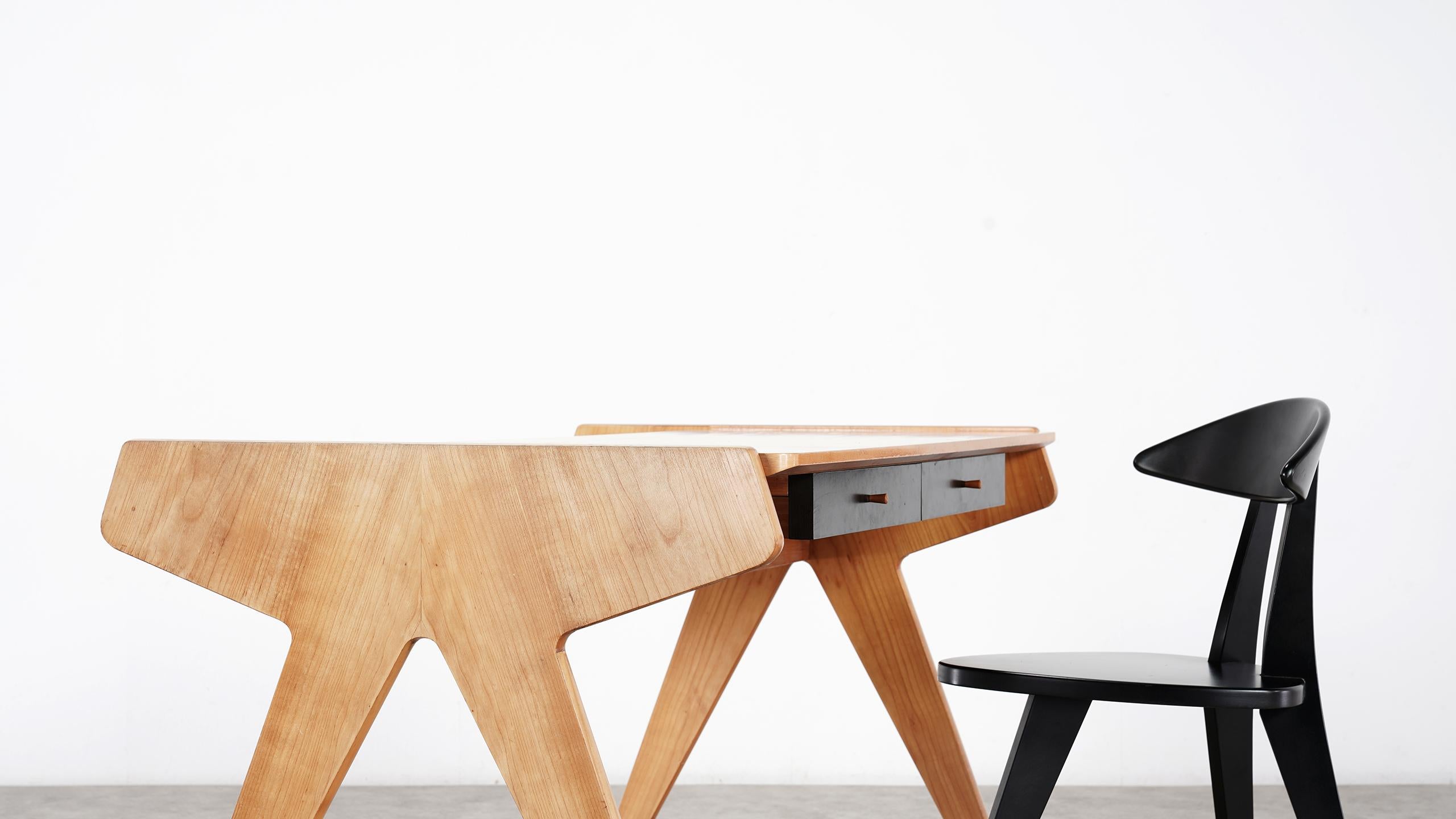 helmut magg desk