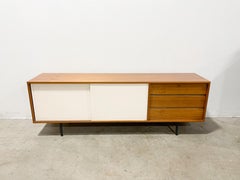 Helmut Magg Aparador moderno alemán de mediados de siglo en nogal de Deutsche Werkstatten