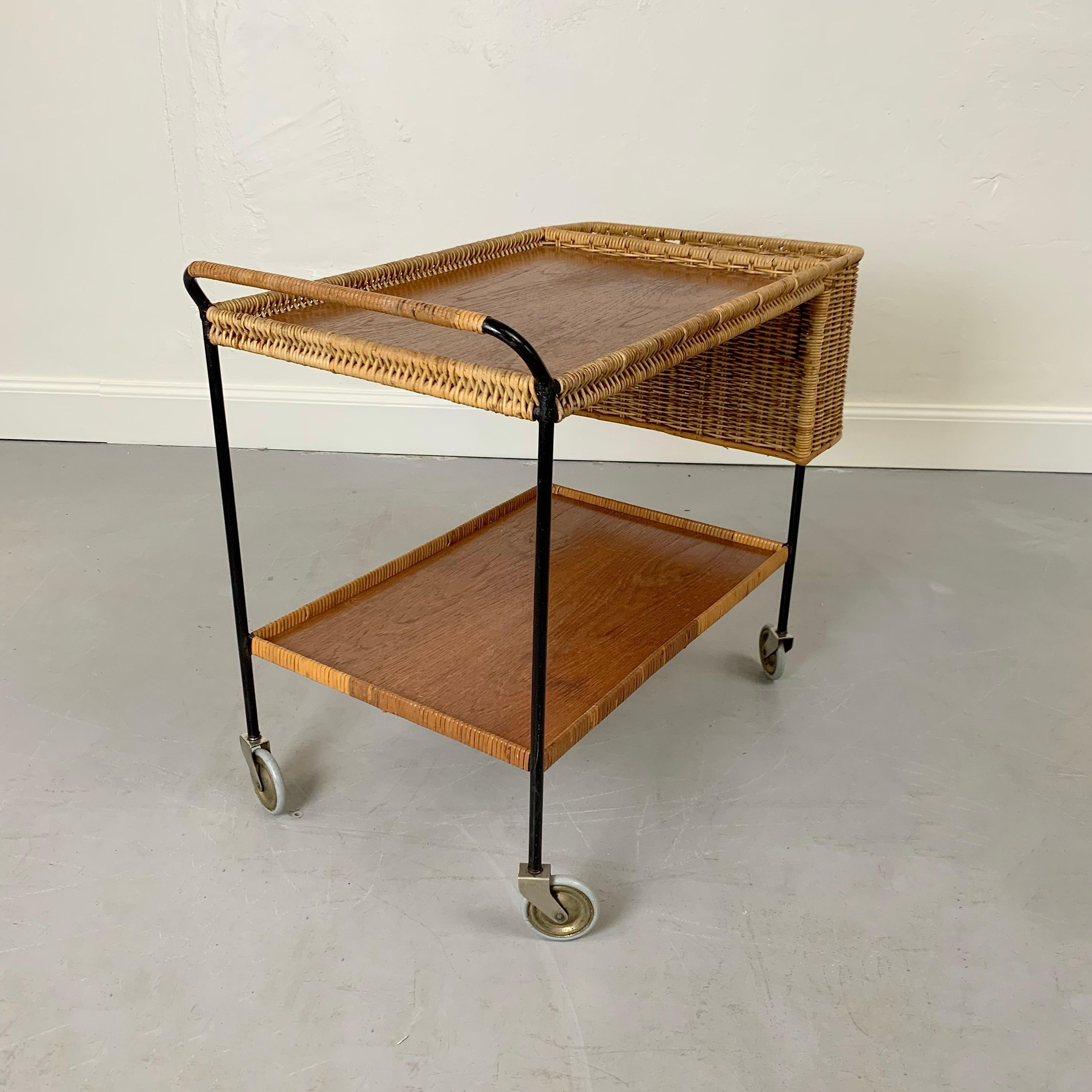 Tedesco Carrello da bar in rattan e teak di Helmut Magg, 1960 circa, Germania. in vendita