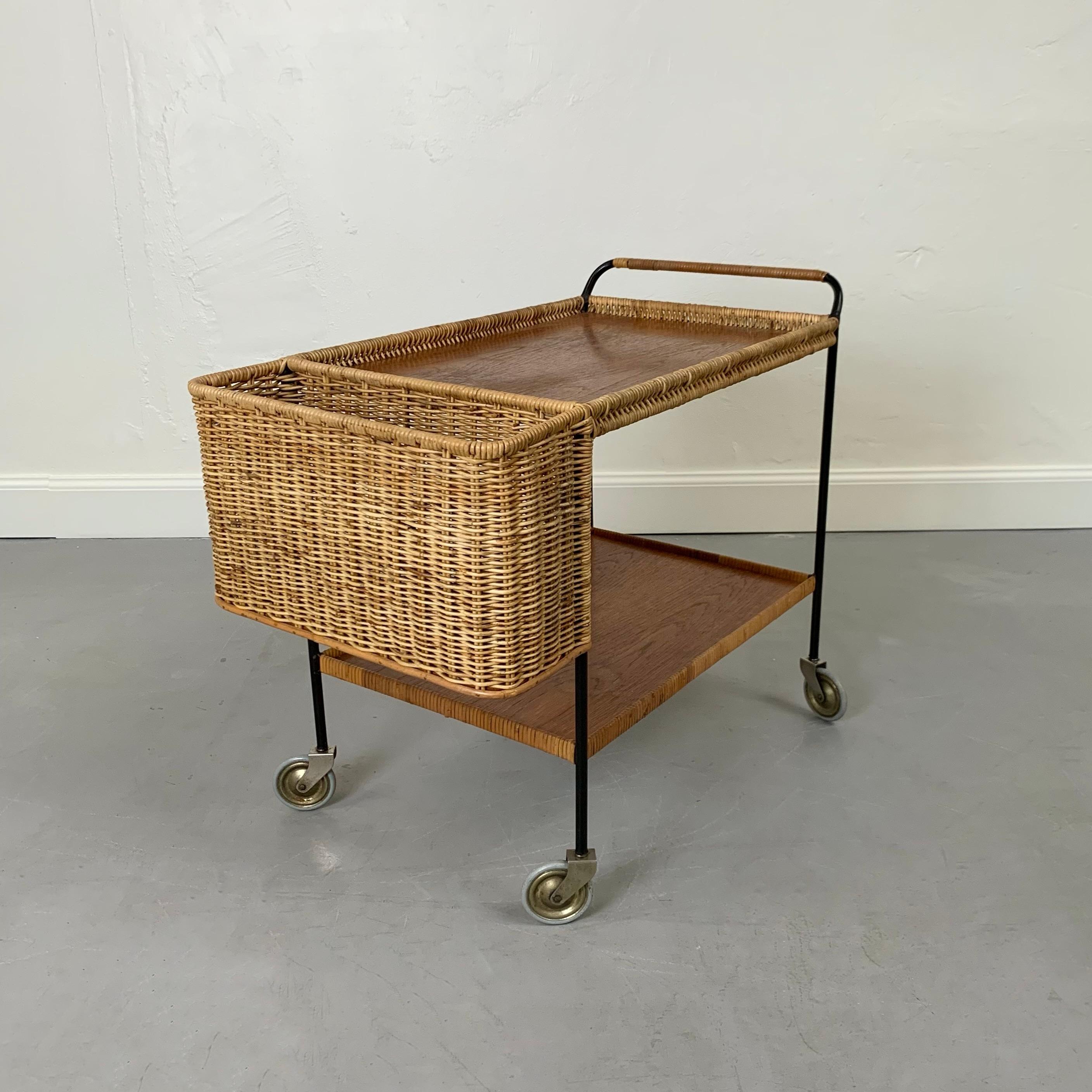 Carrello da bar in rattan e teak di Helmut Magg, 1960 circa, Germania. In condizioni buone in vendita a Brussels, BE