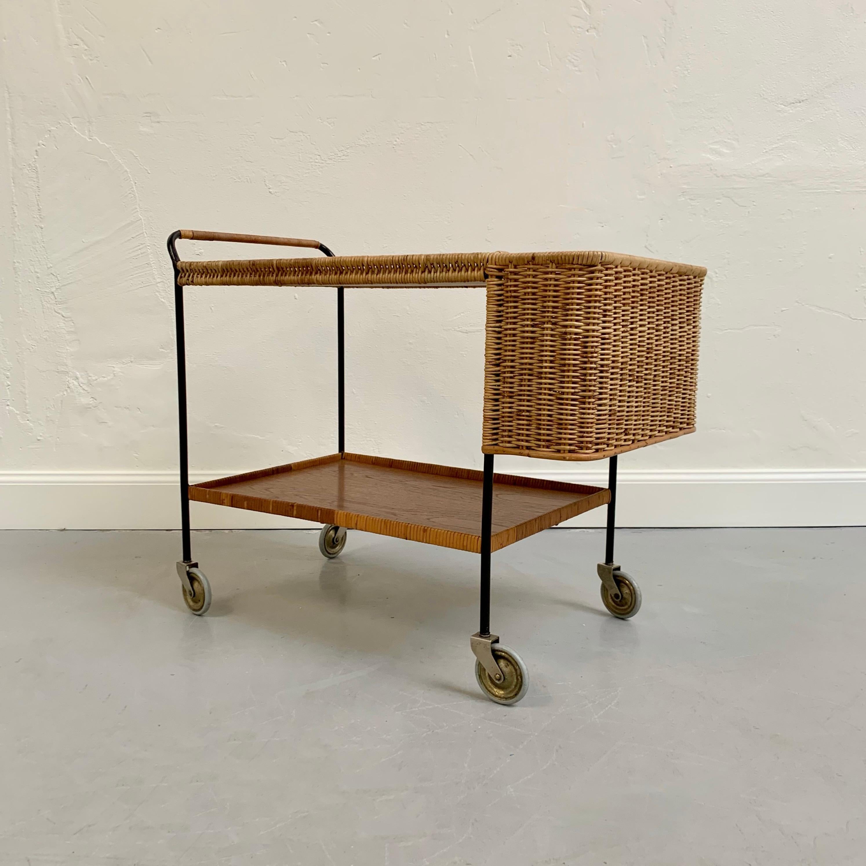 Metallo Carrello da bar in rattan e teak di Helmut Magg, 1960 circa, Germania. in vendita