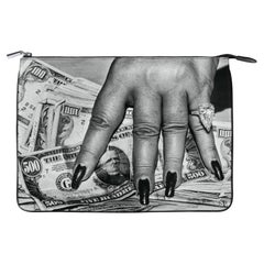 Bolsa «Fat Hand and Dollars» de Helmut Newton, de microfibra hecha a mano, Italia 2023