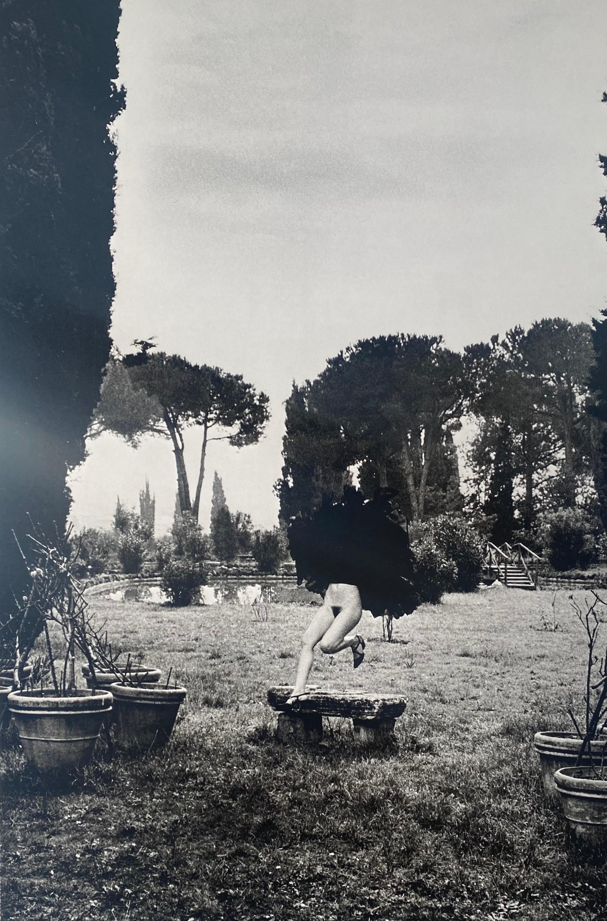 Helmut Newton, in a Garden Near Rome 1977 In Good Condition In Saint ouen, FR