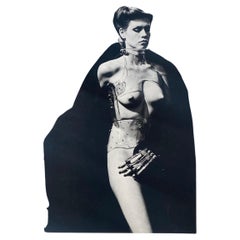 Helmut Newton - Jane Kirby, Avenue Kléber, Paris 1977