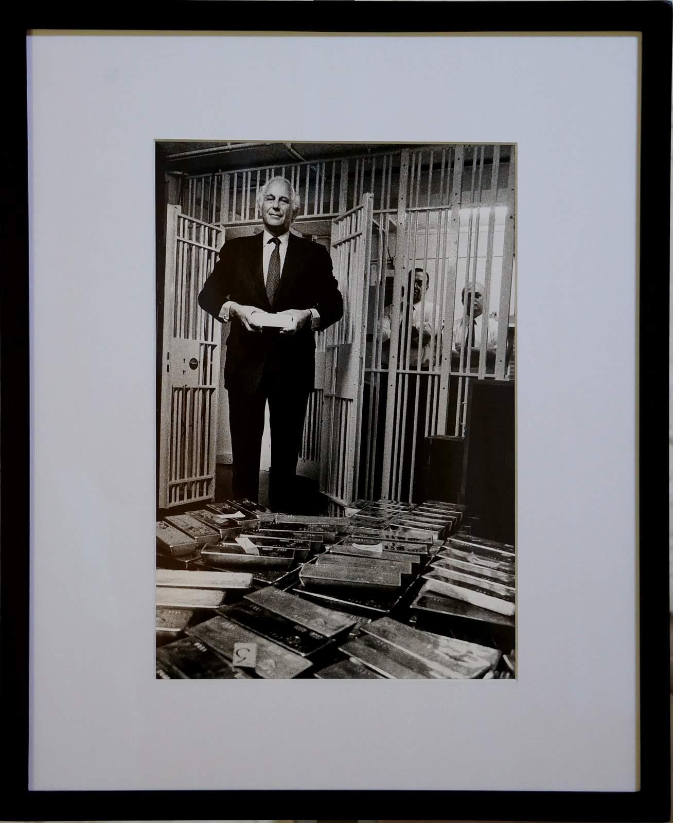 Control of Gold d'Evelyn Rothschild, Londres - Photograph de Helmut Newton