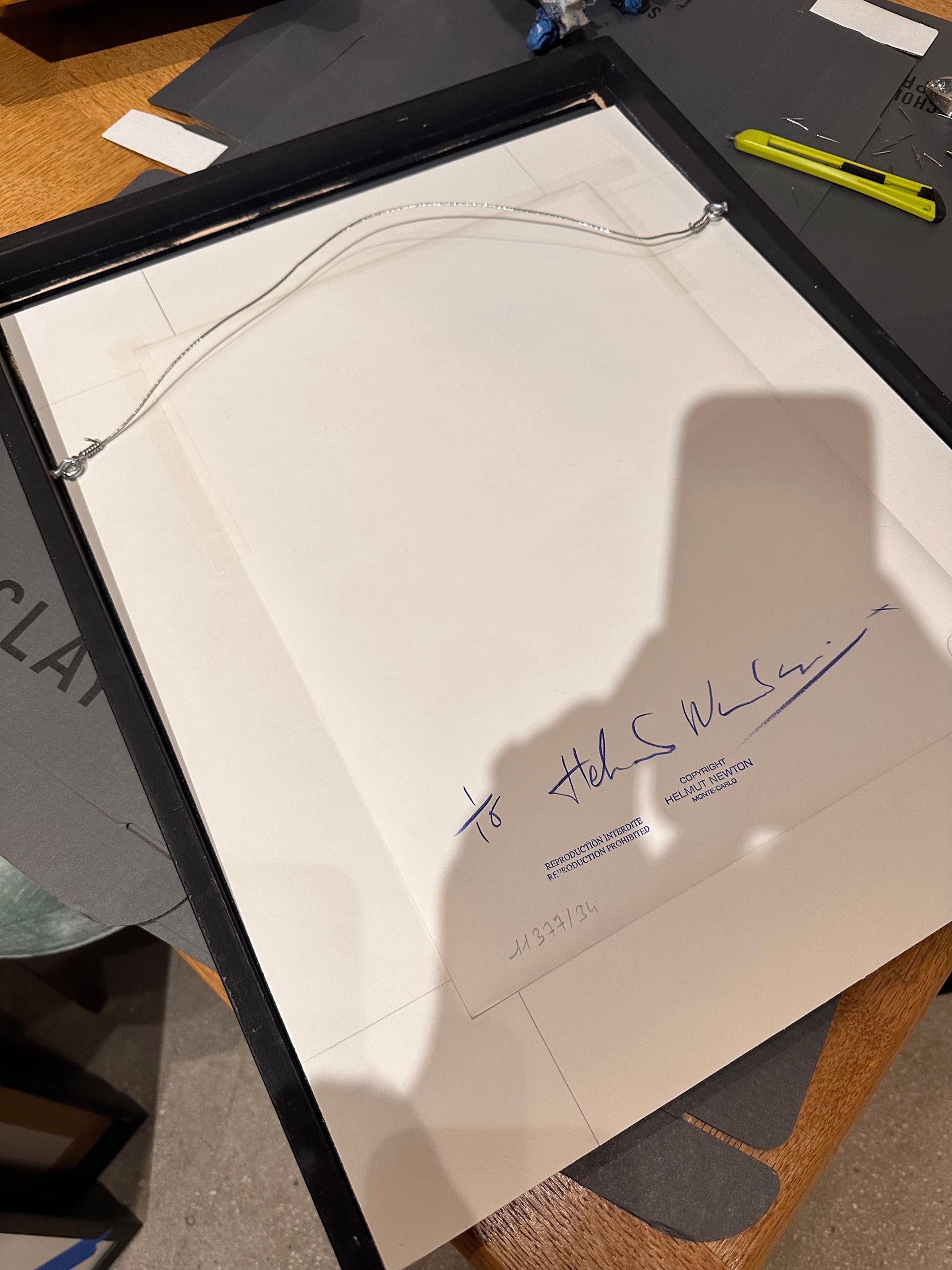 Tirage à la gélatine argentique 
Signé et numéroté au crayon bleu au verso
Avec les cachets des droits d'auteur et le nombre négatif écrit au crayon à papier. 
Taille de la feuille : 15,8 x 12
Taille de l'image : 14,38 x 9,63
Taille encadrée : 22 x