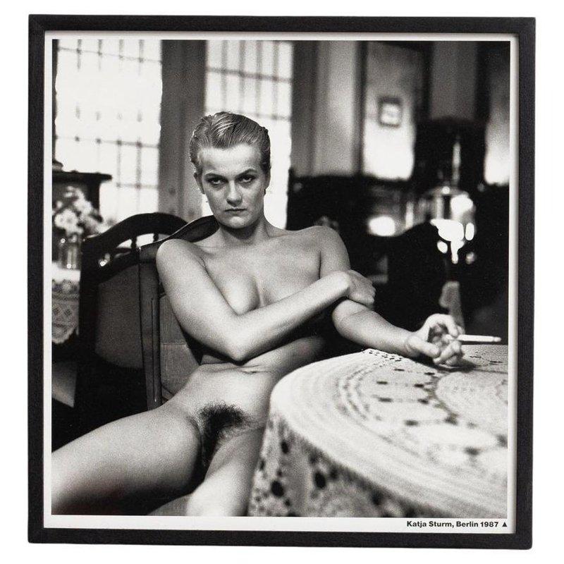 Helmut Newton, Iconic Nude, 1987, fotografia in bianco e nero
